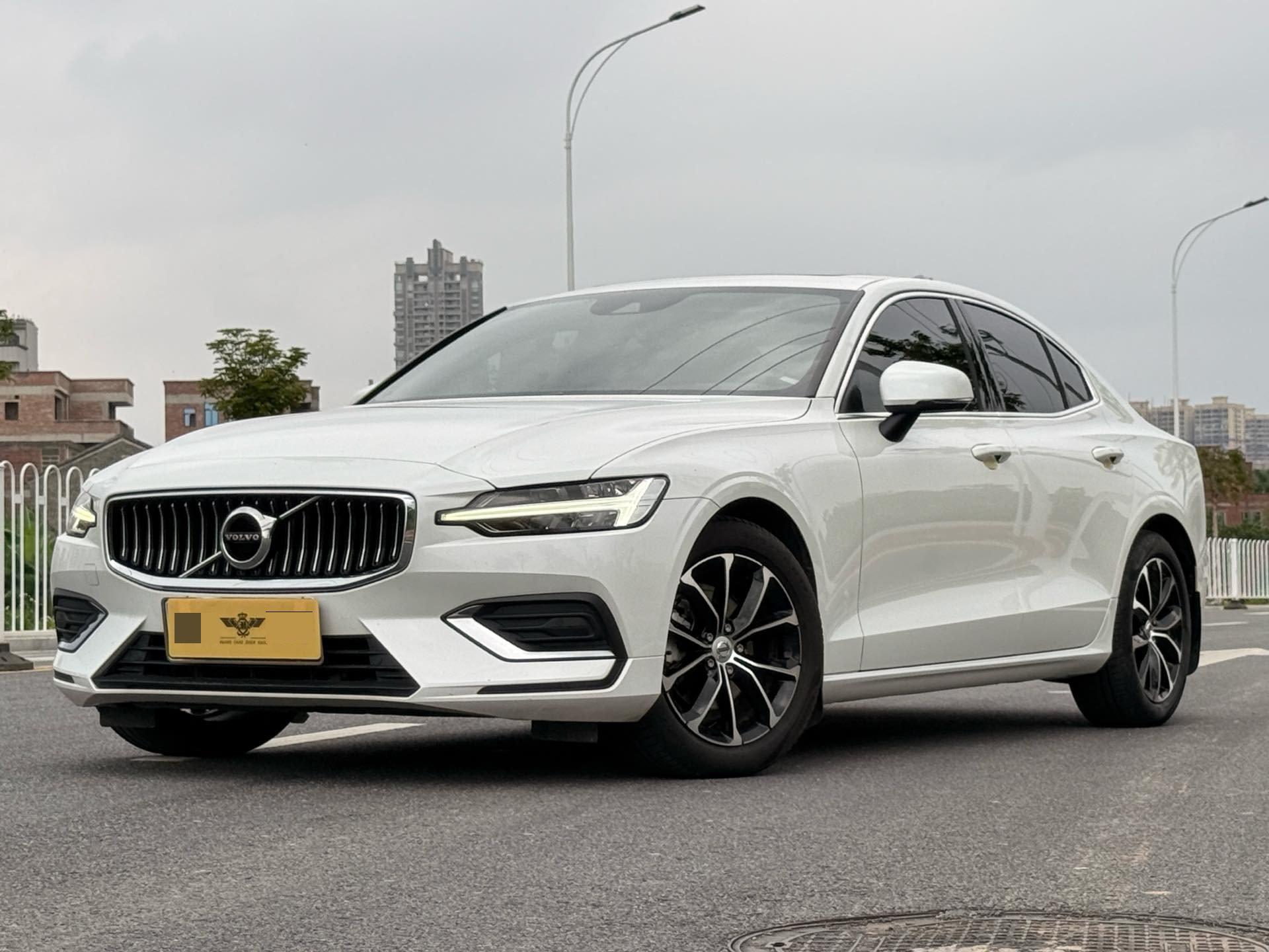 Volvo S60 2022 B4 Zhiyi Deluxe Edition