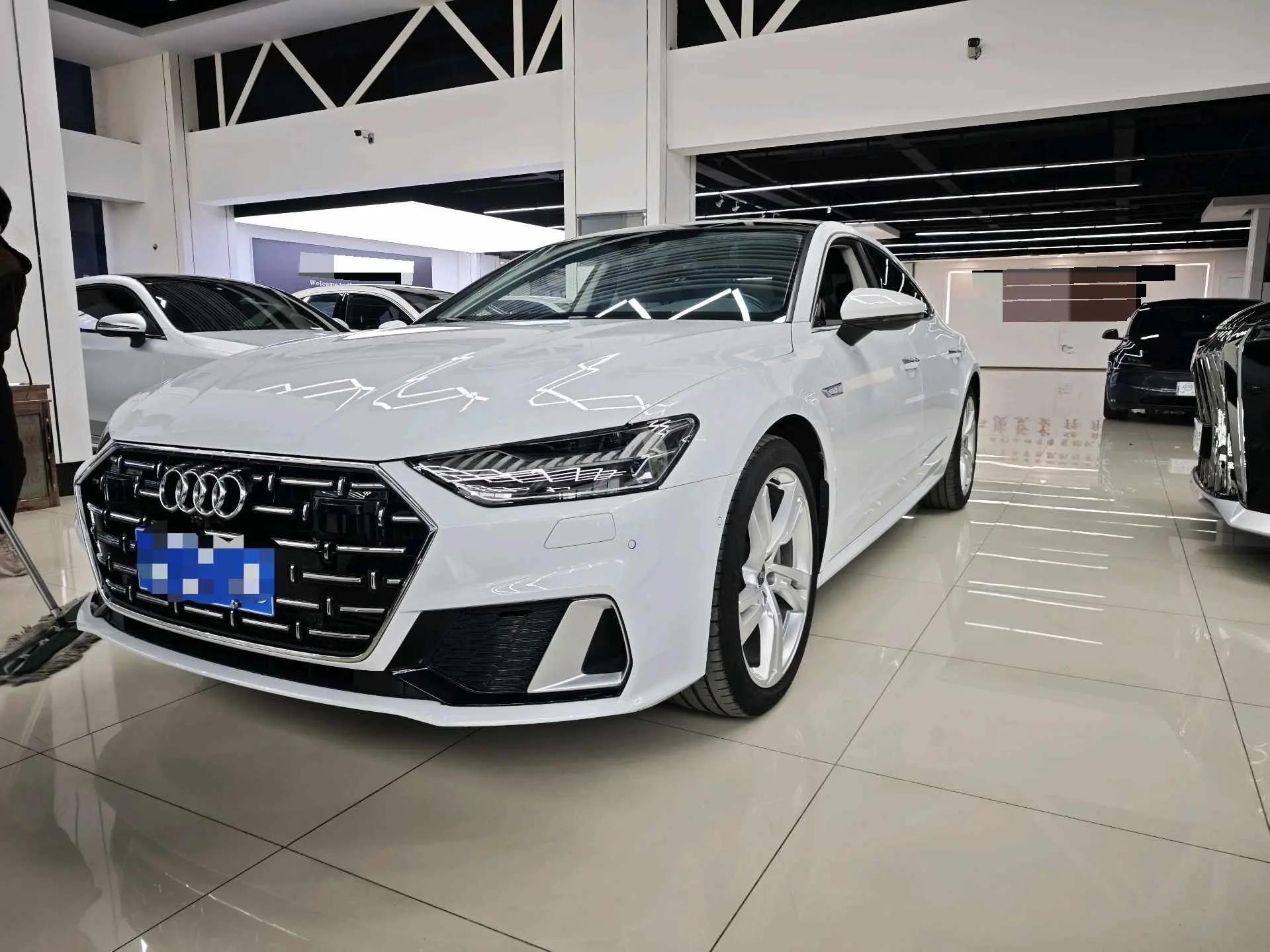 Audi 2024 A7L 2.0TFSI 45TFSI Quattro S-line Jianyuan Model Flow Crystal Package Automatic