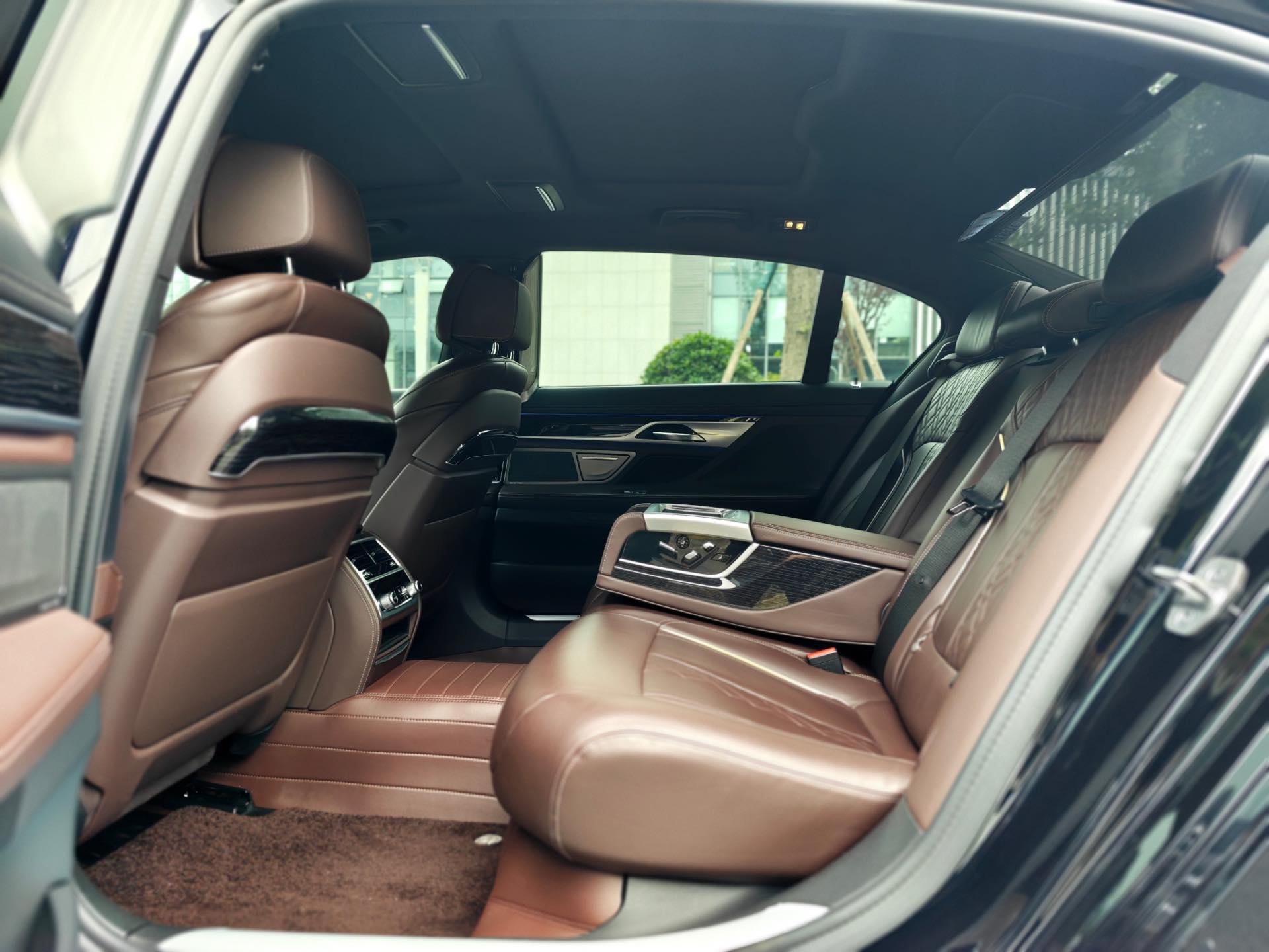 BMW 7 Series 2021 730Li M Sports Suit 11