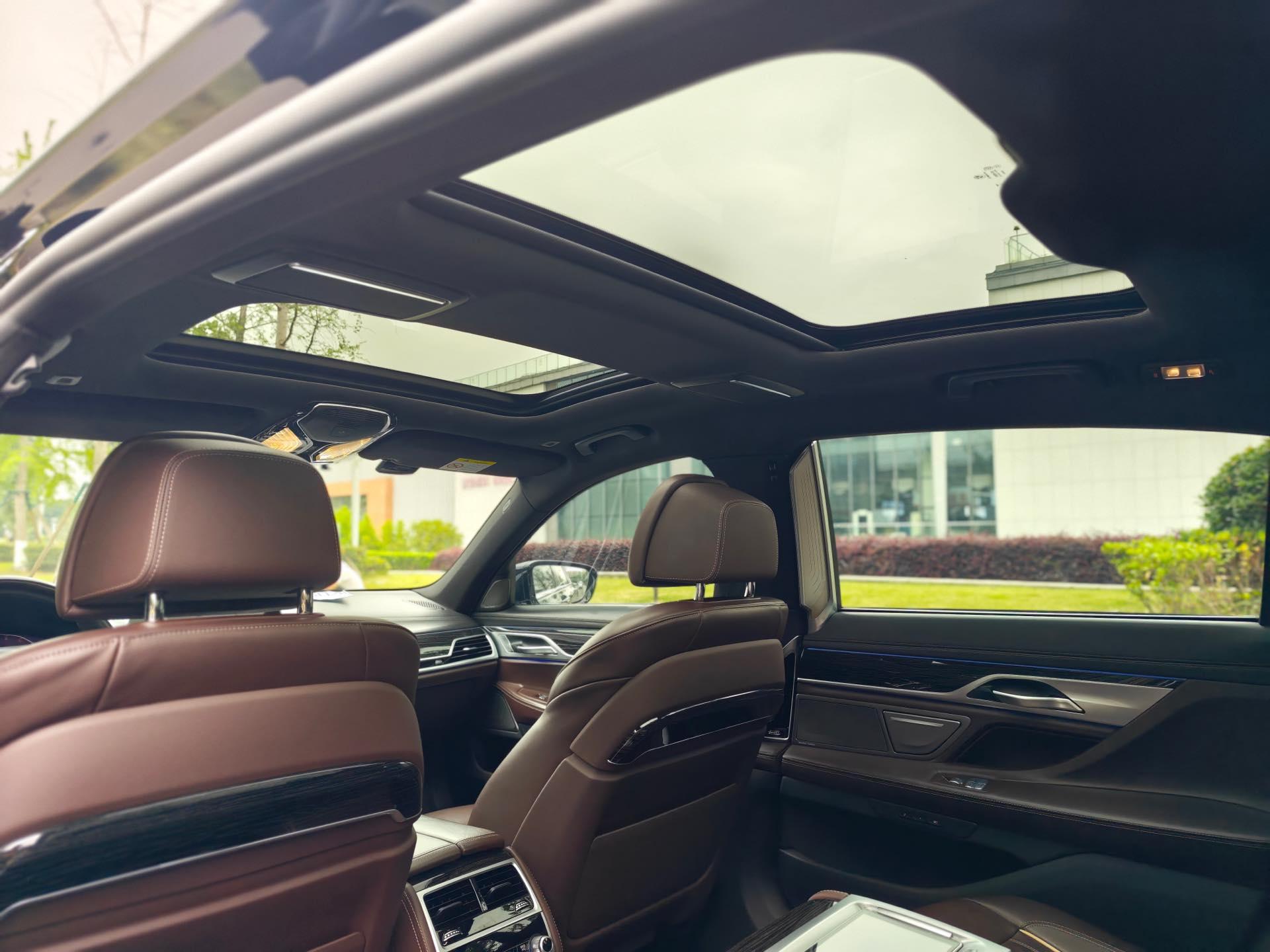BMW 7 Series 2021 730Li M Sports Suit 12