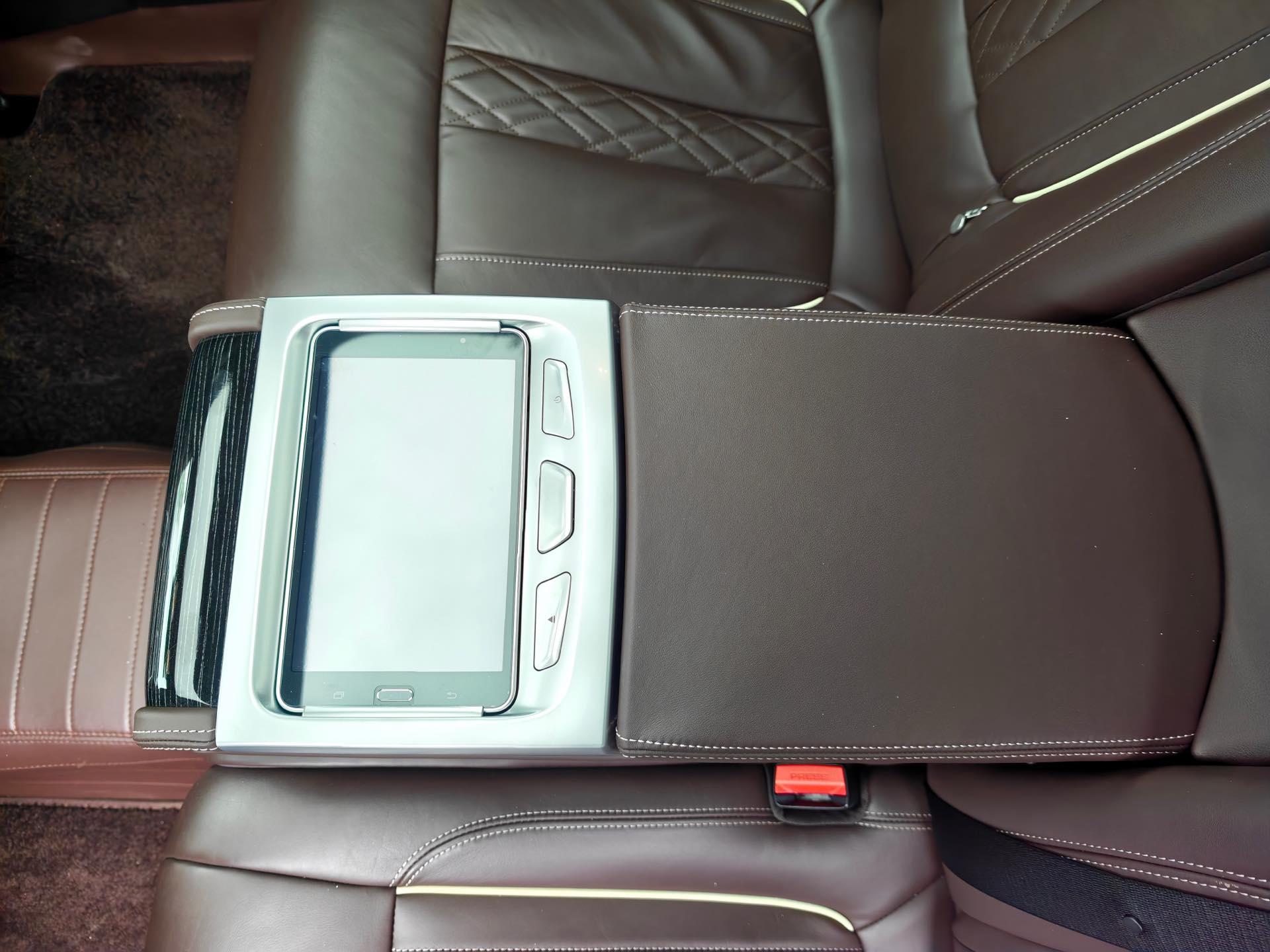 BMW 7 Series 2021 730Li M Sports Suit 13