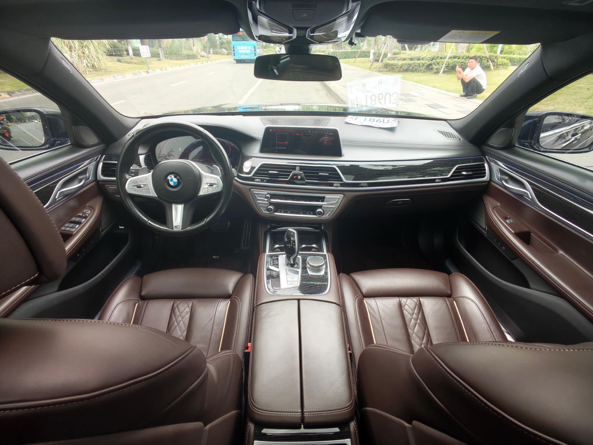 BMW 7 Series 2021 730Li M Sports Suit 14