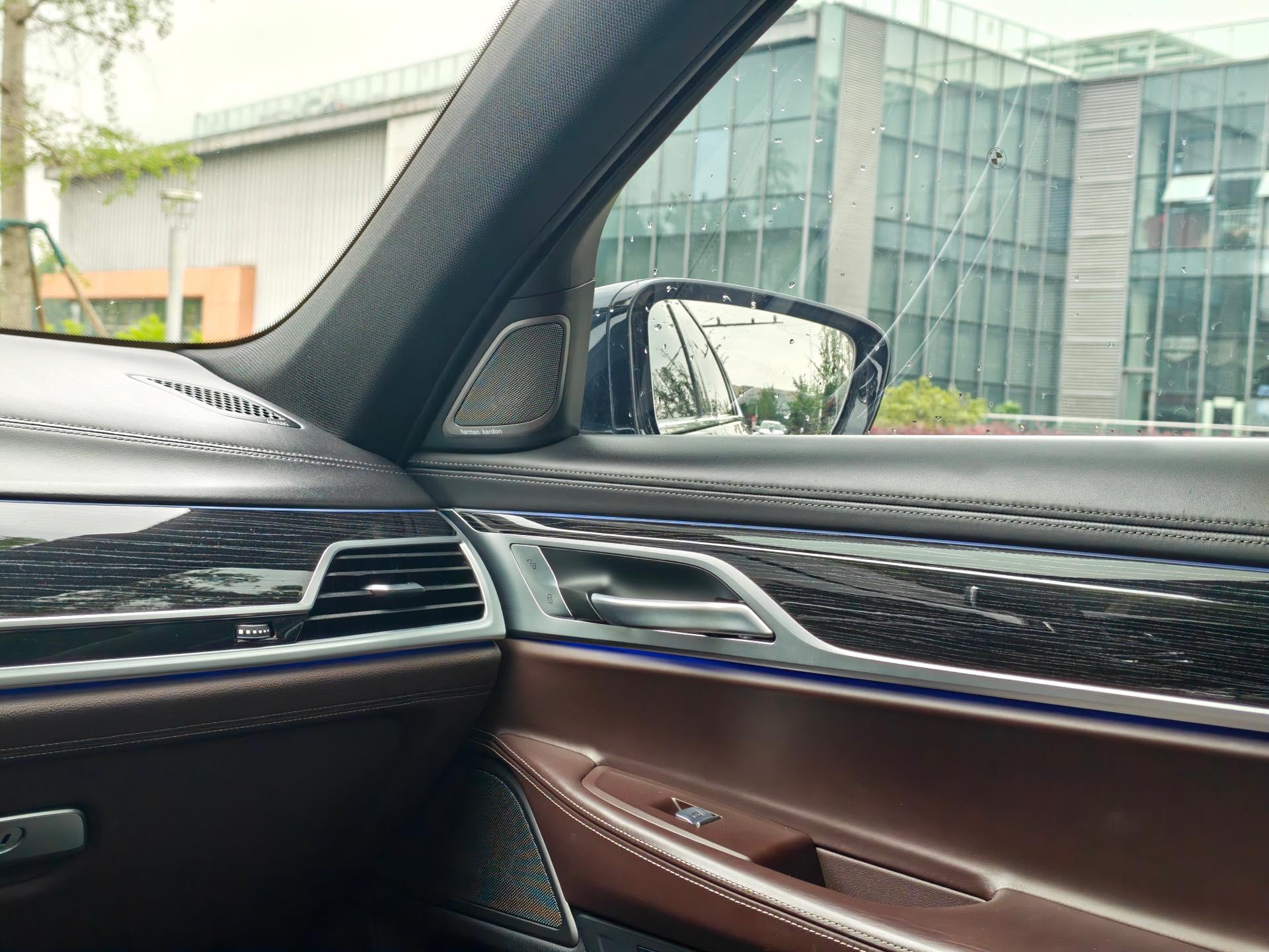 BMW 7 Series 2021 730Li M Sports Suit 15