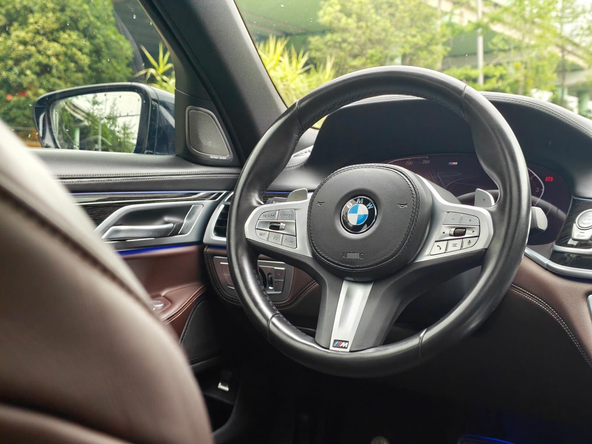 BMW 7 Series 2021 730Li M Sports Suit 16
