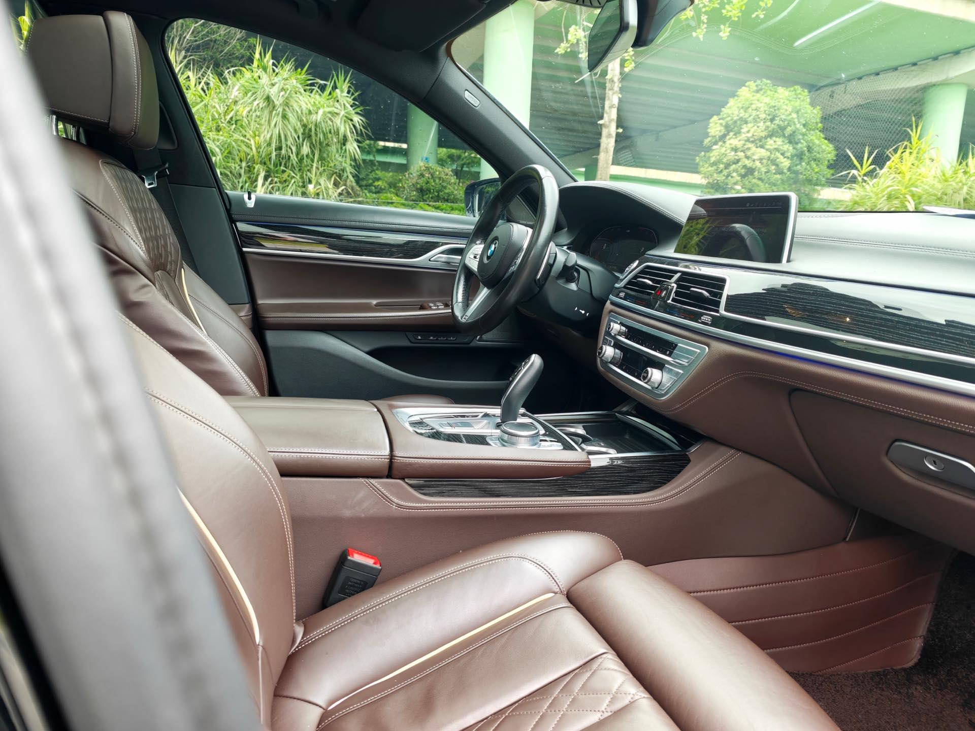 BMW 7 Series 2021 730Li M Sports Suit 20