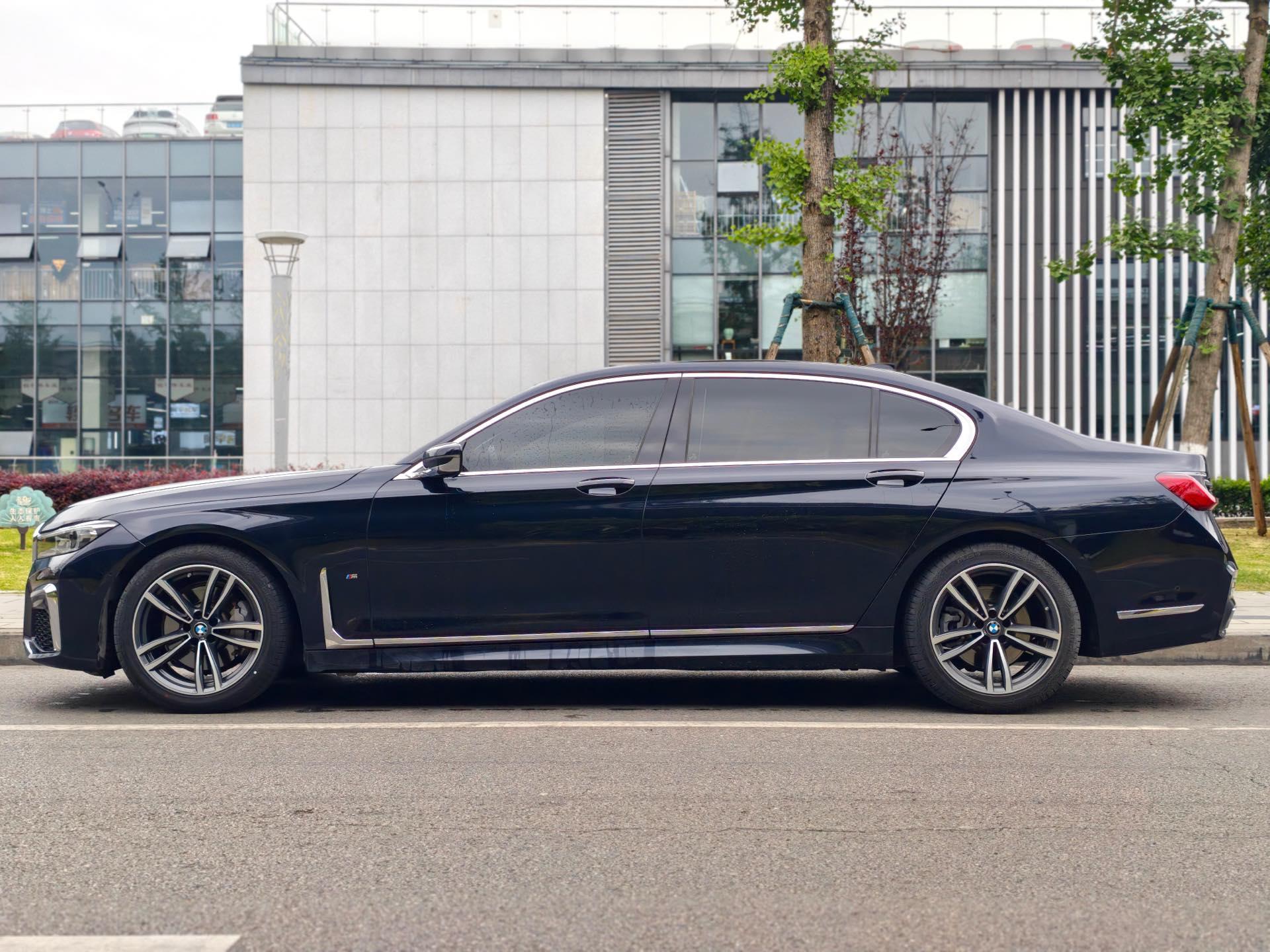 BMW 7 Series 2021 730Li M Sports Suit 3