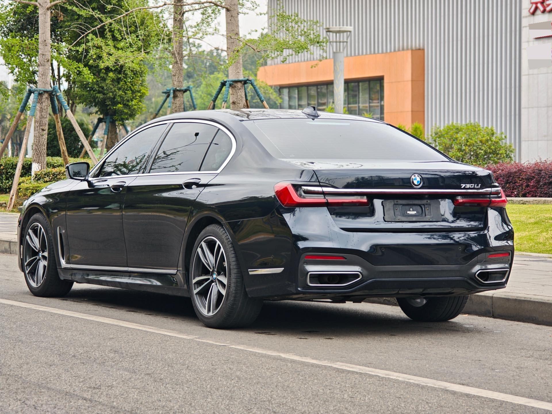 BMW 7 Series 2021 730Li M Sports Suit 4