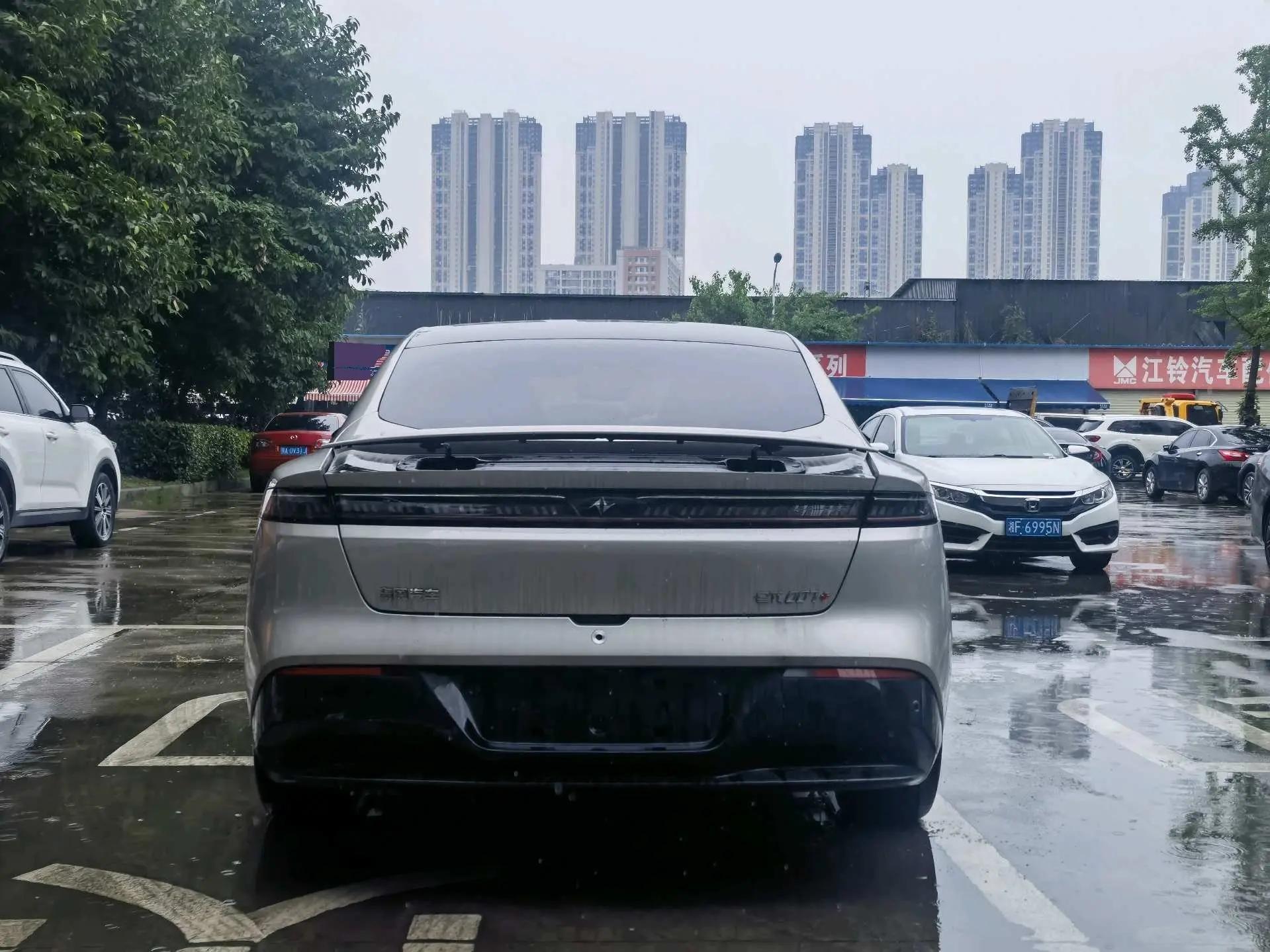 奕派 2026款 eπ007+ 650Ultra+激光雷达版 自动挡 8