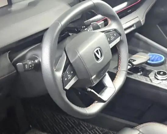 ChangAn 2024 UNI-V 1.5T Prestige Automatic 4