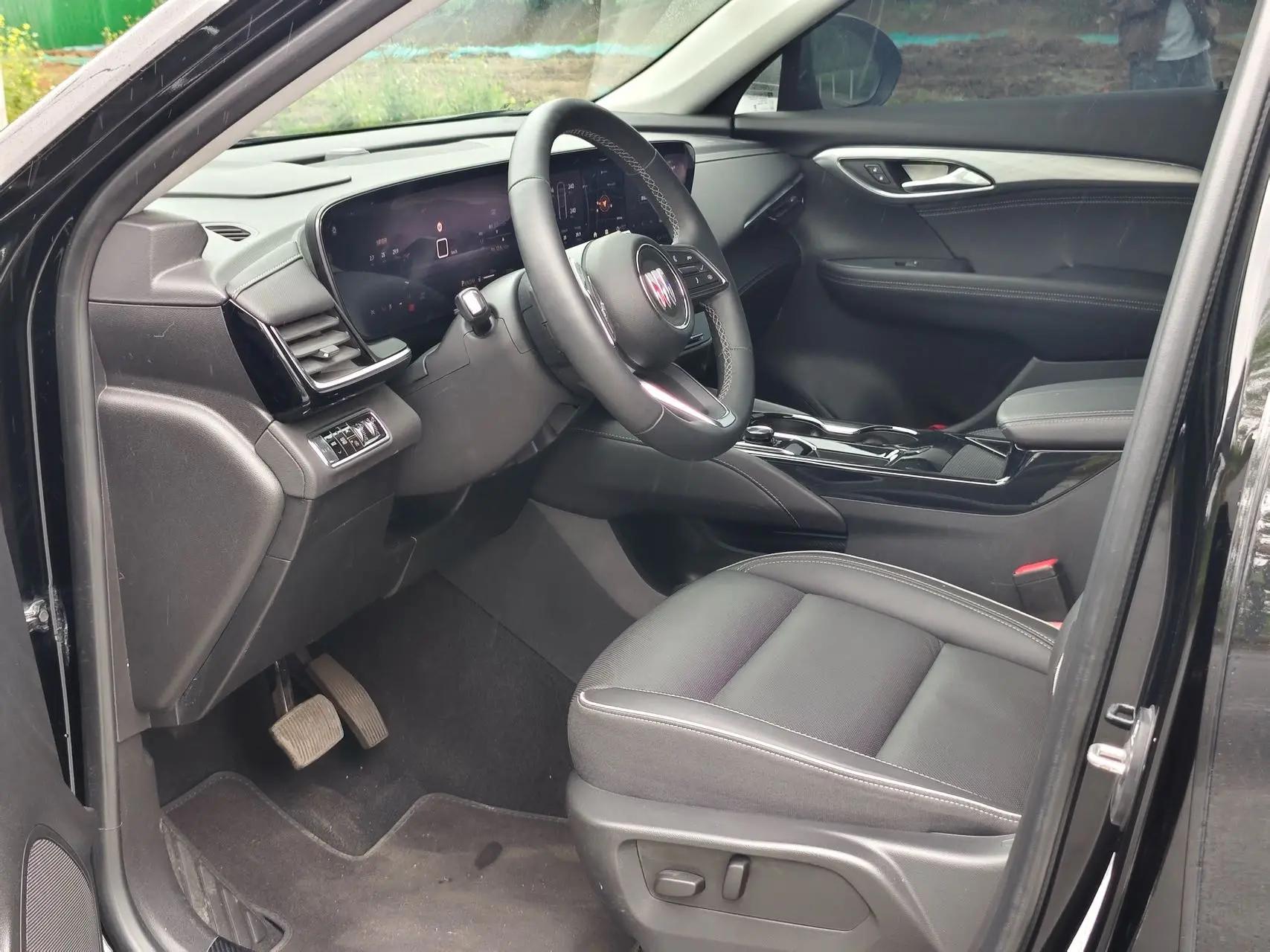 Buick 2025 Enclave Plus 2.0T 28T Two-Wheel-Drive Platinum Edition Automatic 5