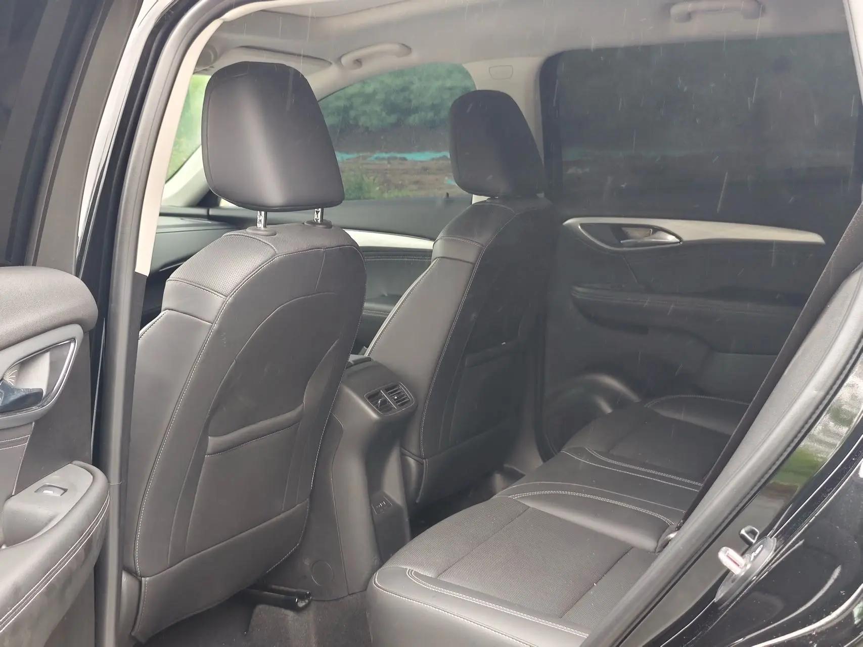 Buick 2025 Enclave Plus 2.0T 28T Two-Wheel-Drive Platinum Edition Automatic 7