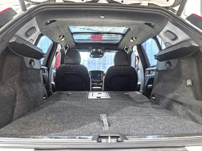 Volvo XC40 2020 T4 4-wheel drive smart and elegant sports version 3