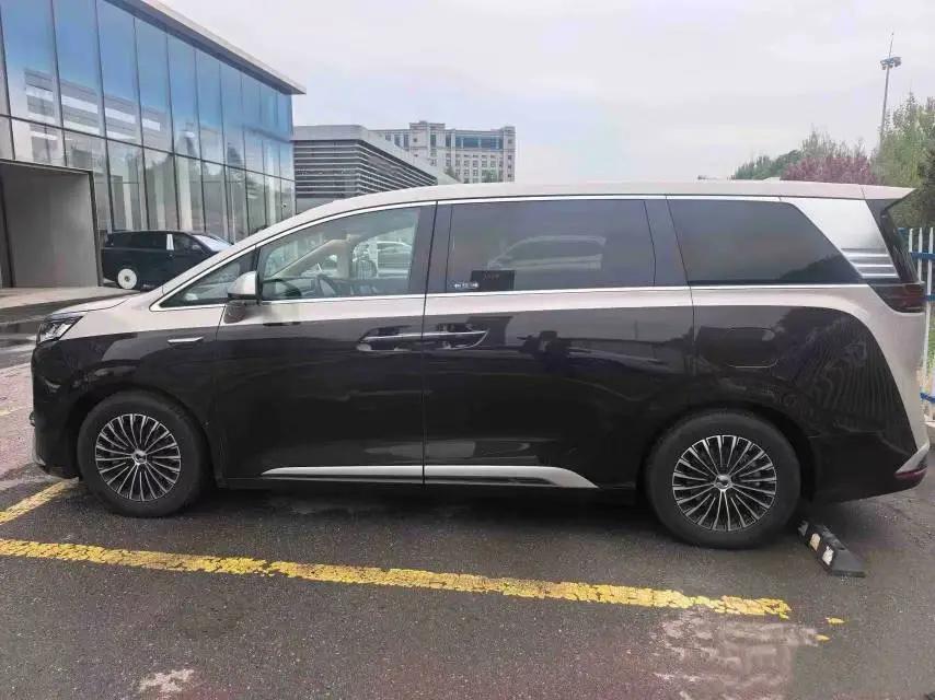 Denza 2025 Denza D9 DM-i 1.5T stepless intelligent driving version 1020 four-wheel drive flagship automatic gear 7