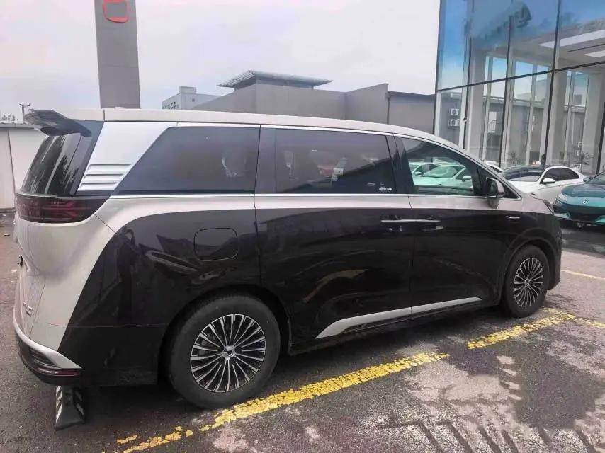 Denza 2025 Denza D9 DM-i 1.5T stepless intelligent driving version 1020 four-wheel drive flagship automatic gear 8