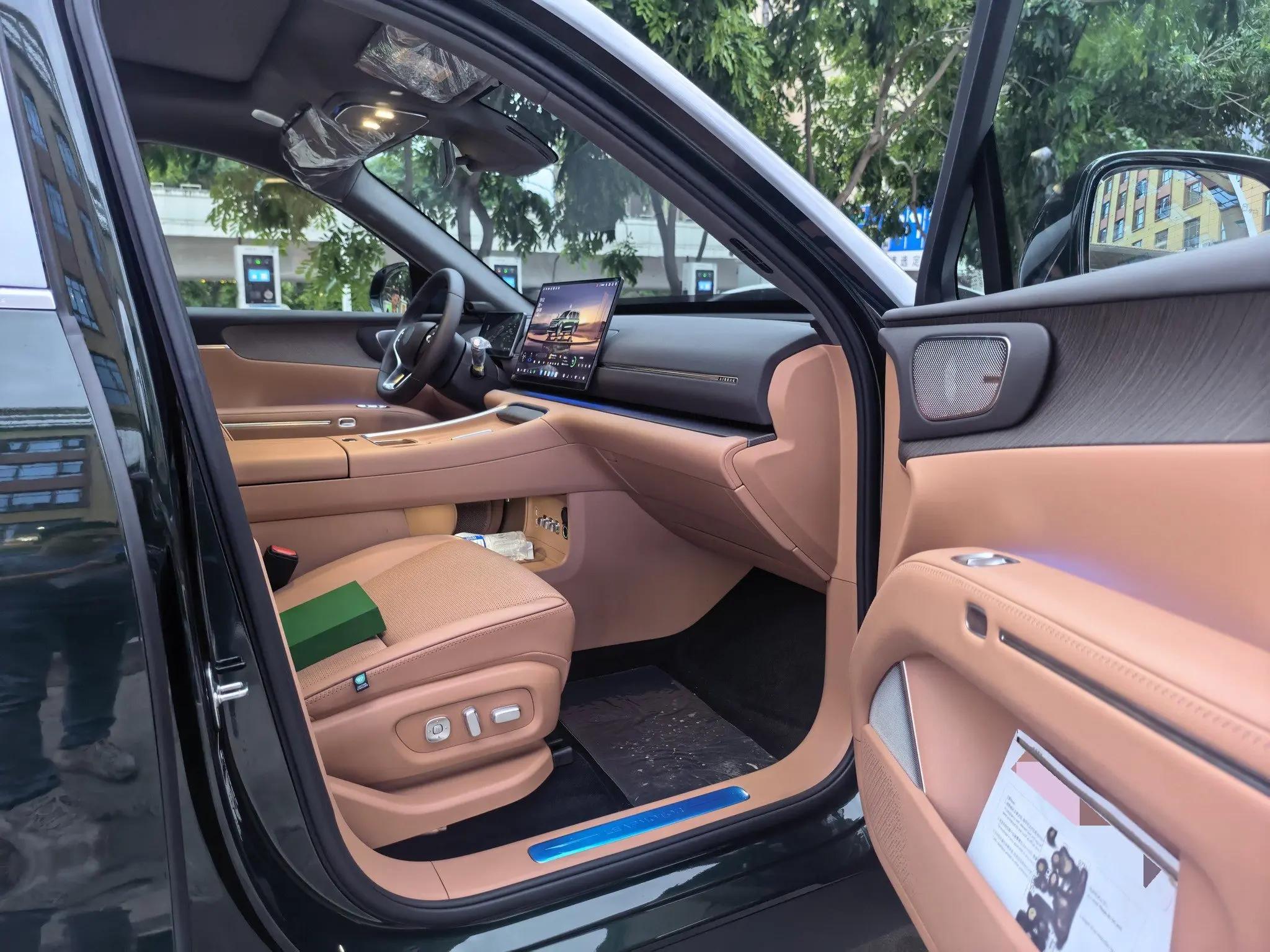 Leapmotor 2026 D 19 500 Zhizun Edition 6-seat Automatic Gear 13