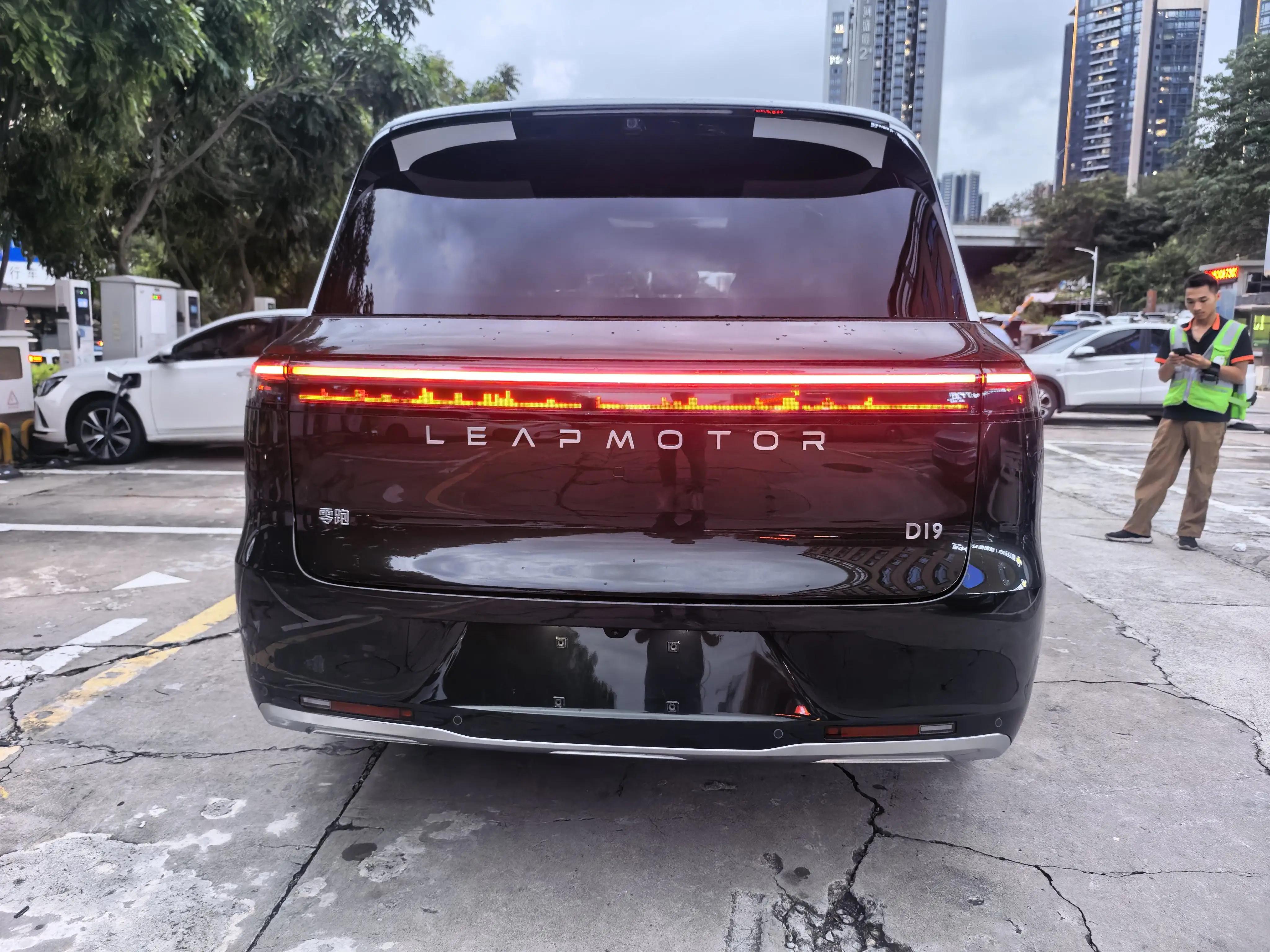 Leapmotor 2026 D 19 500 Zhizun Edition 6-seat Automatic Gear 4