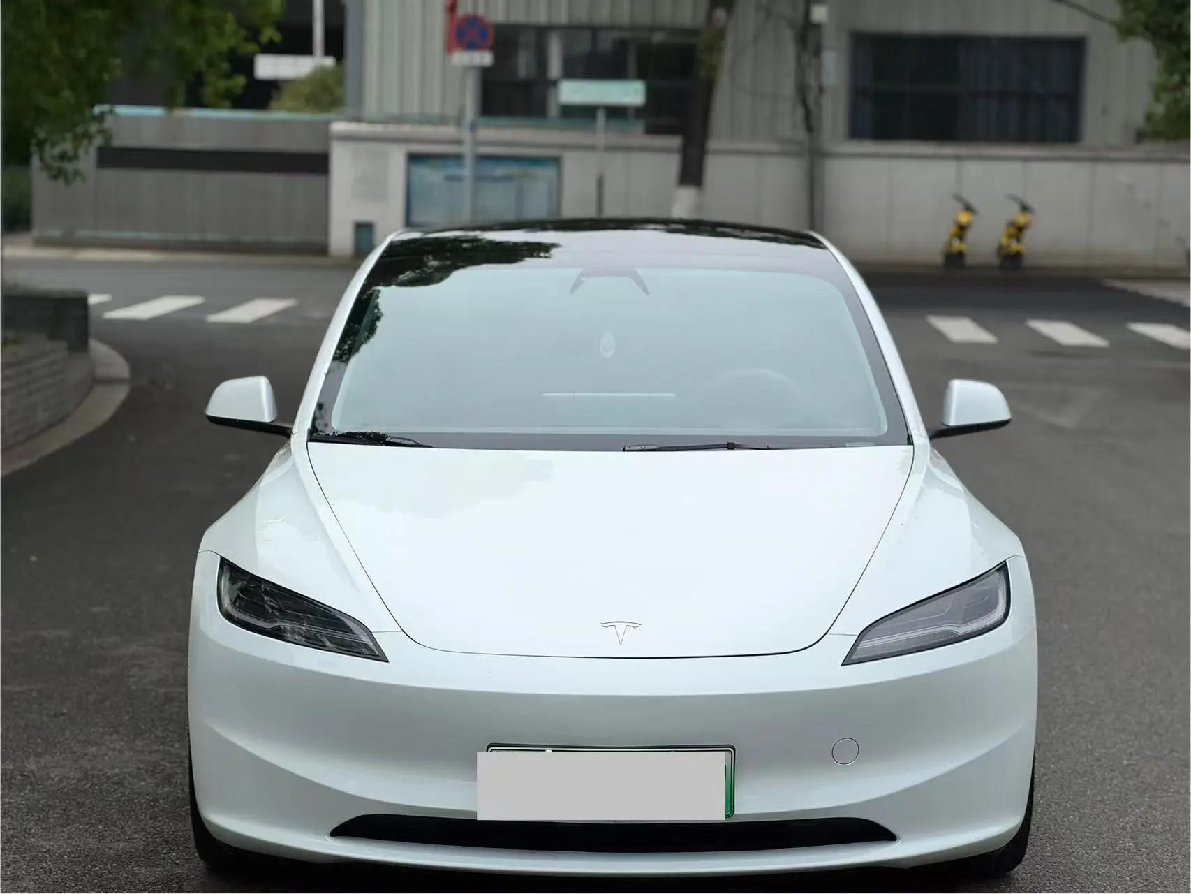 Tesla 2025 Model 3 Rear-Wheel Drive Automatic 3