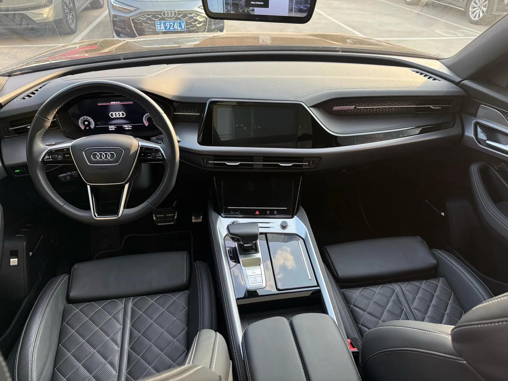 Audi 2024 Q6 2.0TFSI 45TFSI Quattro Black Samurai Edition 6-seat Automatic Gear 7