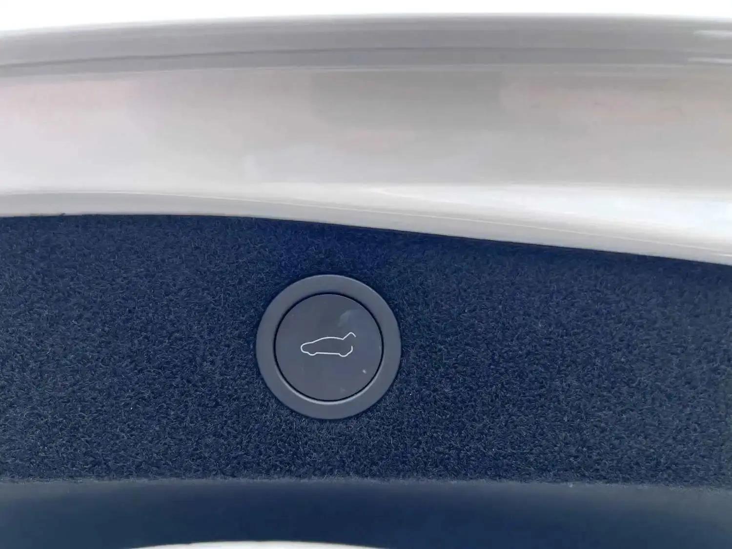 Tesla 2025 Model 3 Rear-Wheel Drive Automatic 12