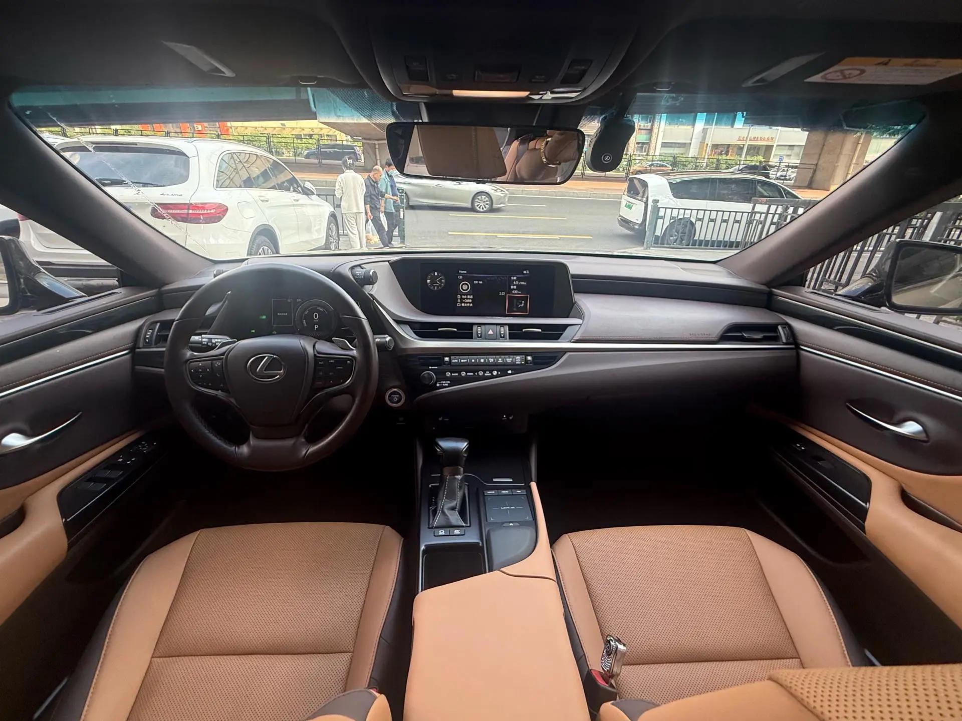 Lexus ES 2020 300h Elite Edition 10