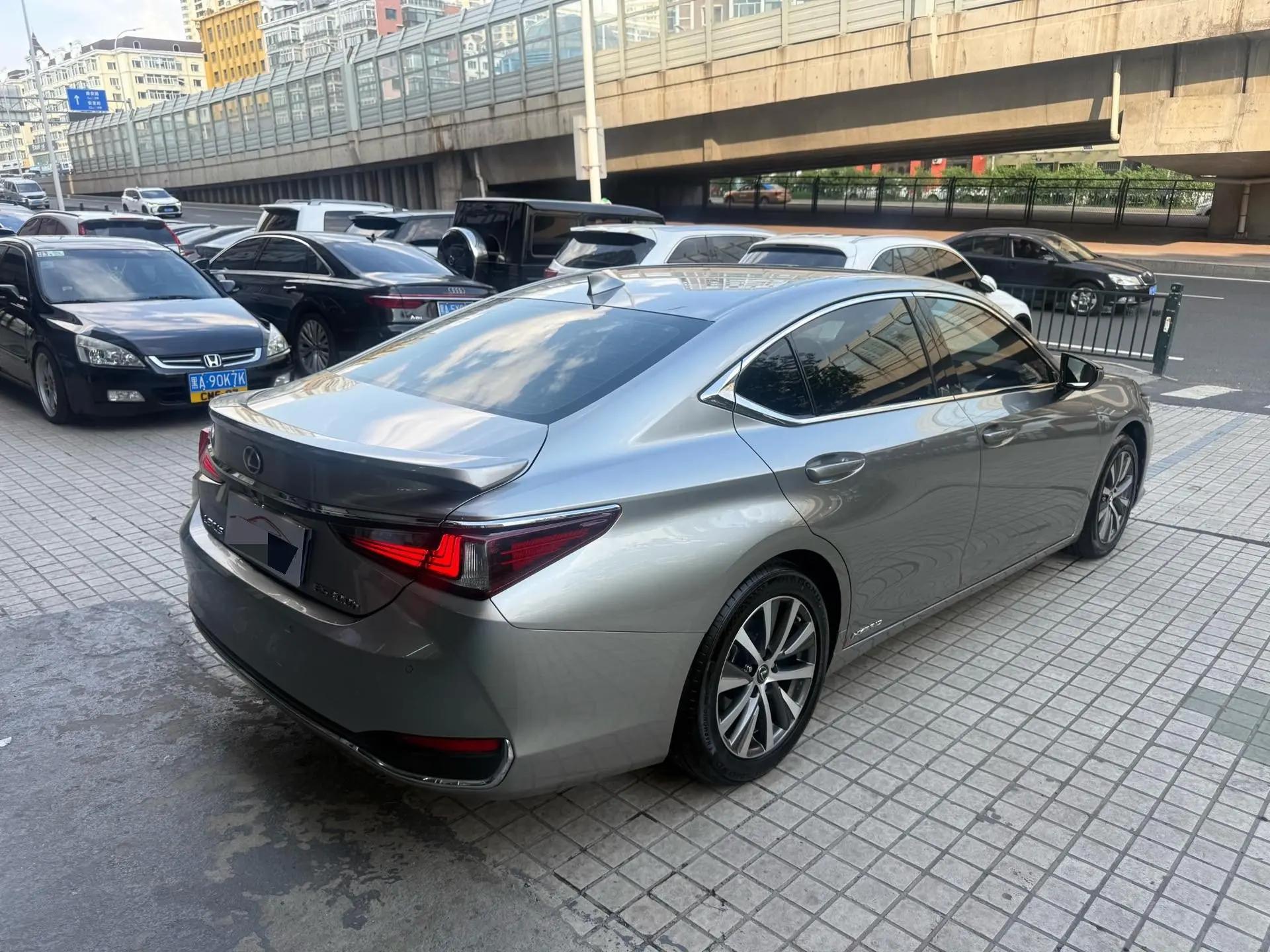 Lexus ES 2020 300h Elite Edition 4