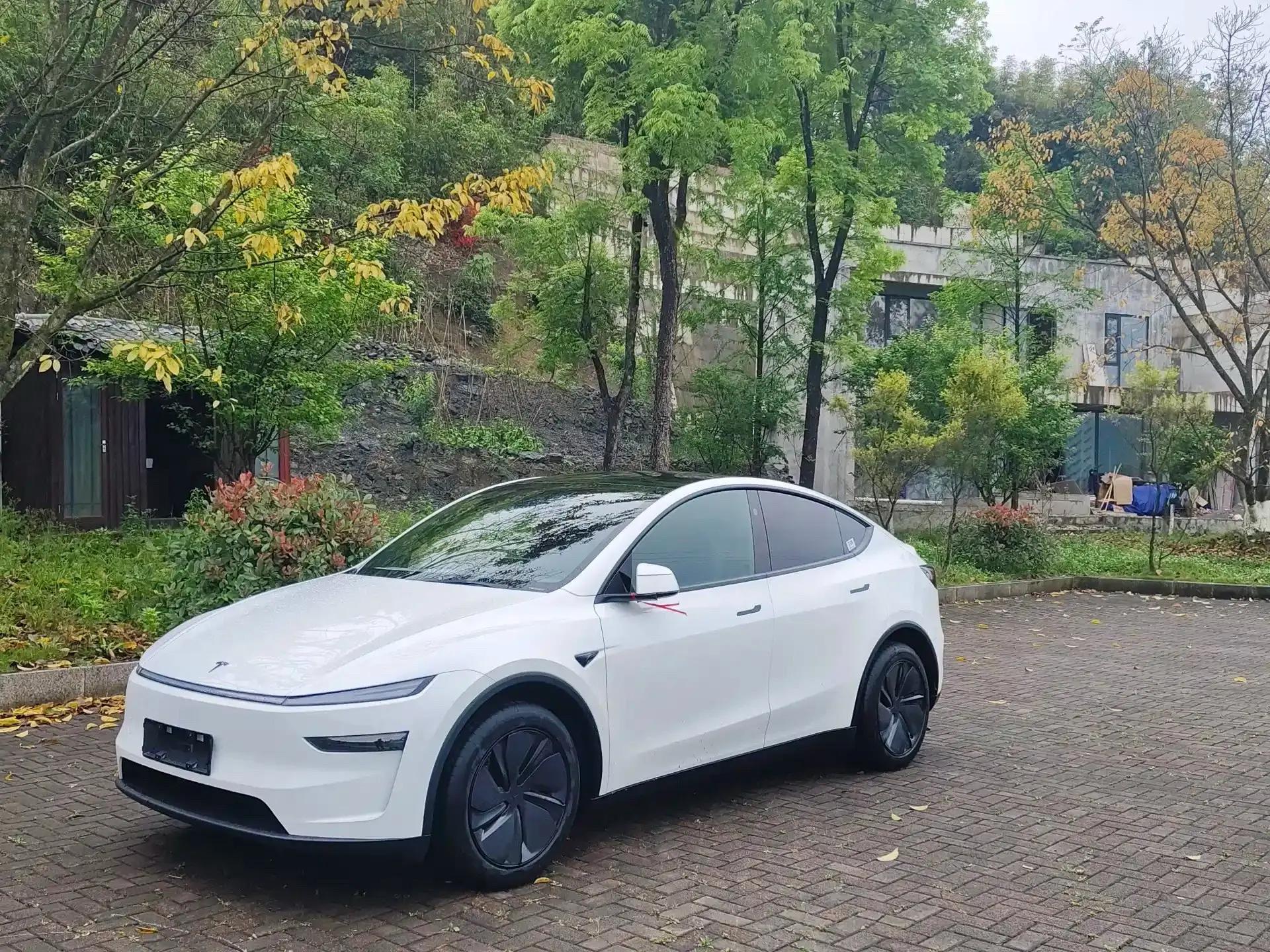 Open image lightbox: Tesla 2026 Model Y Rear-Wheel Drive Automatic