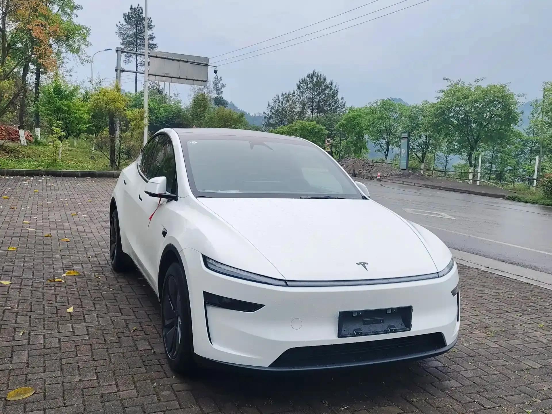 Tesla 2026 Model Y Rear-Wheel Drive Automatic 2
