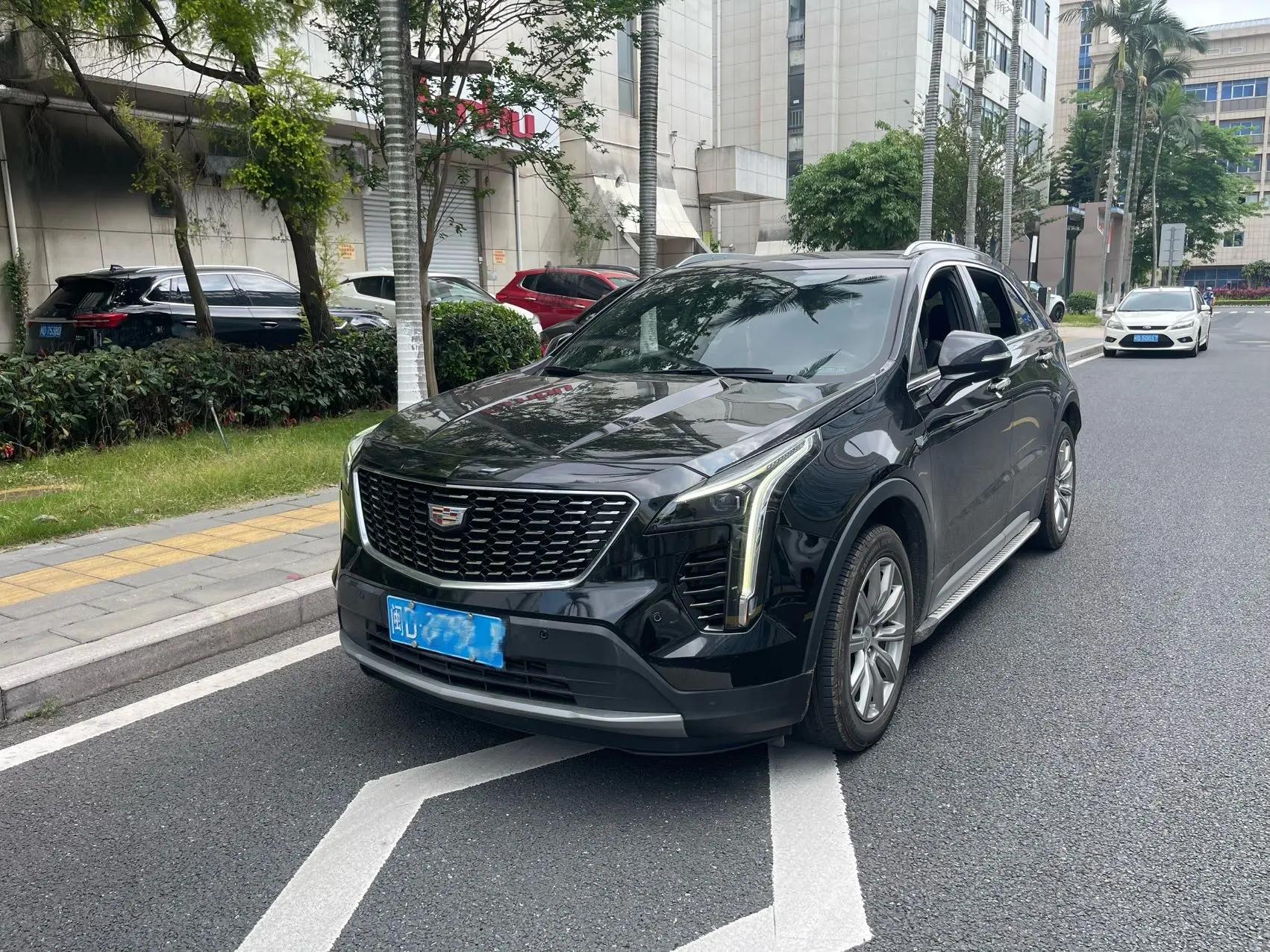 Open image lightbox: Cadillac XT4 2020 28T Two-Drive Luxury Model