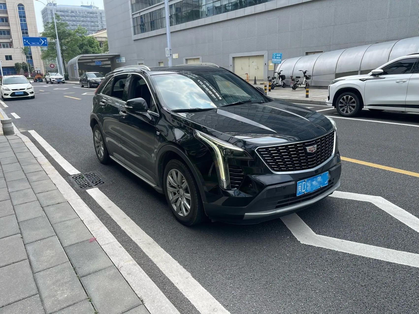 Cadillac XT4 2020 28T Two-Drive Luxury Model 3