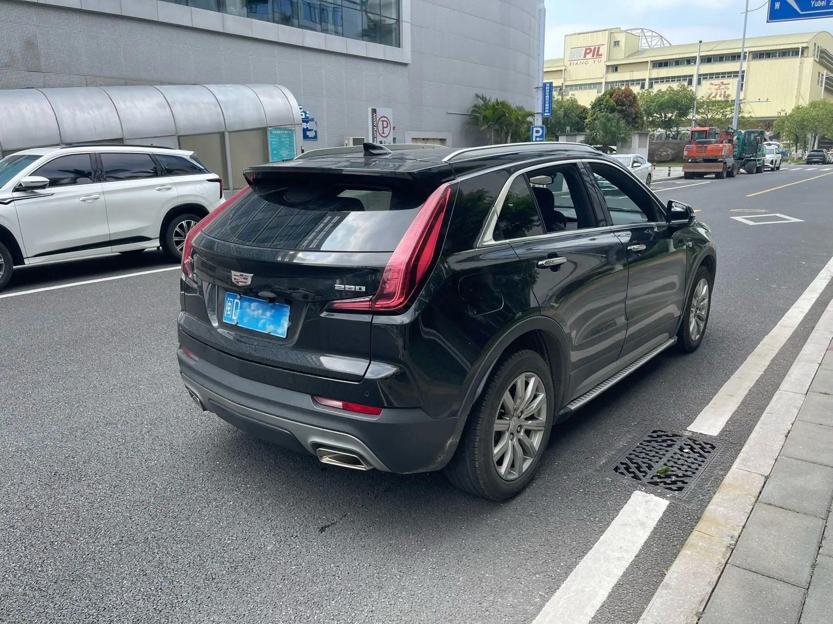 Cadillac XT4 2020 28T Two-Drive Luxury Model 4