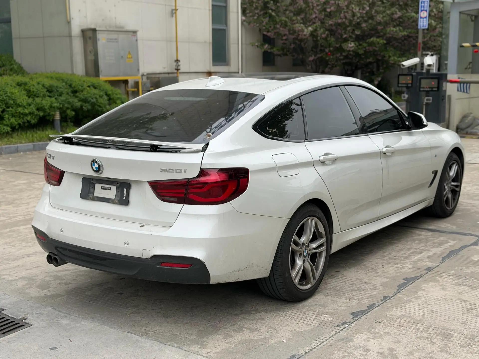 BMW 3 GT 2019 320i M sports suit 10
