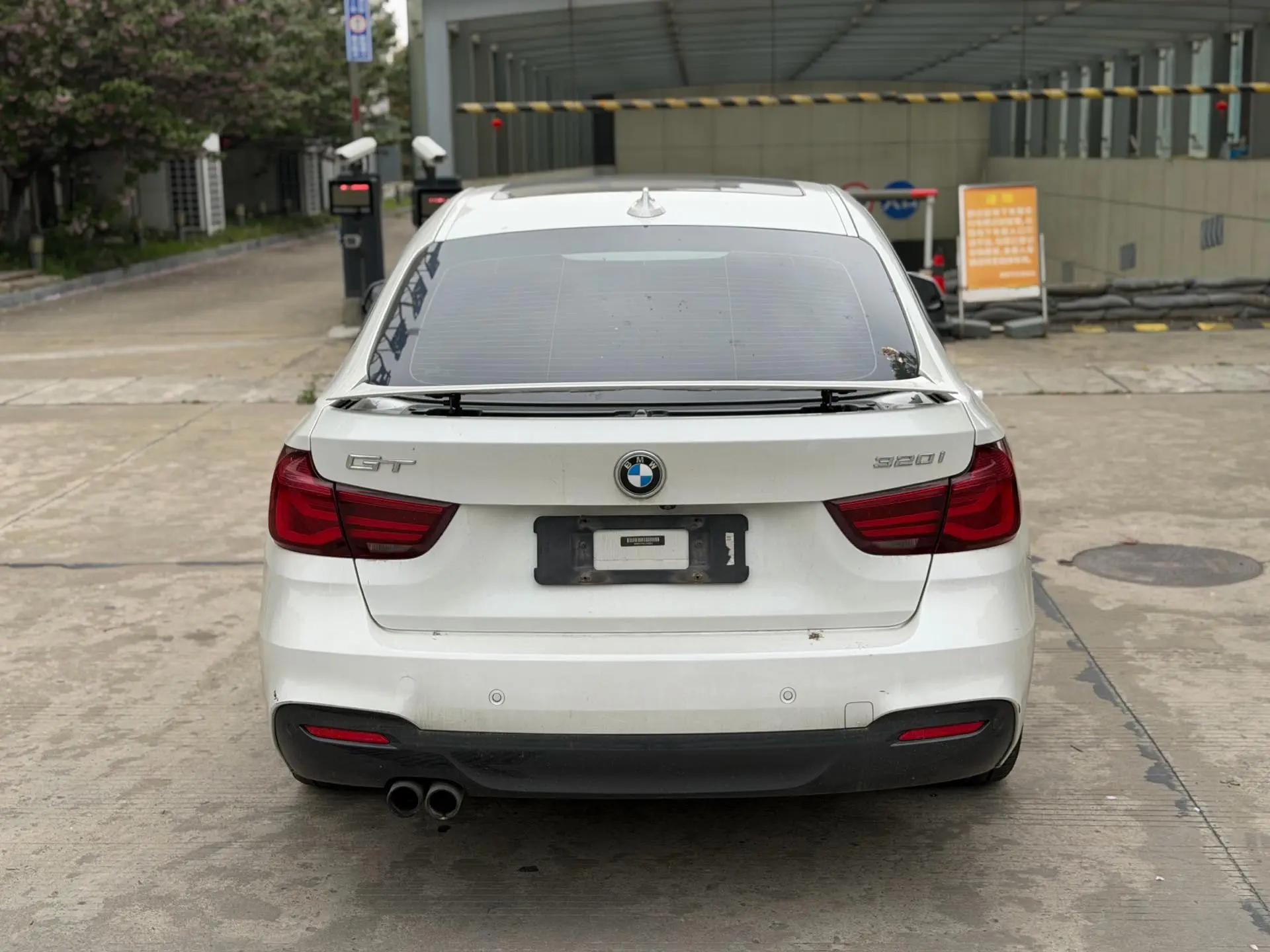 BMW 3 GT 2019 320i M sports suit 9