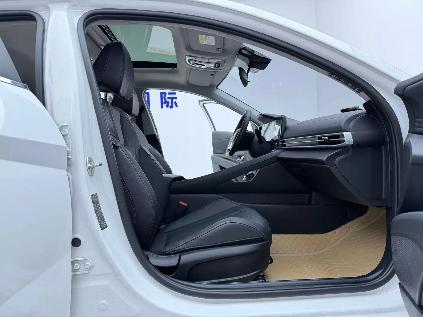 Elantra 2022 1.5L CVT LUX Premium Edition 11