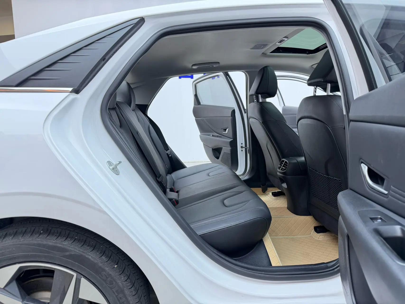 Elantra 2022 1.5L CVT LUX Premium Edition 14