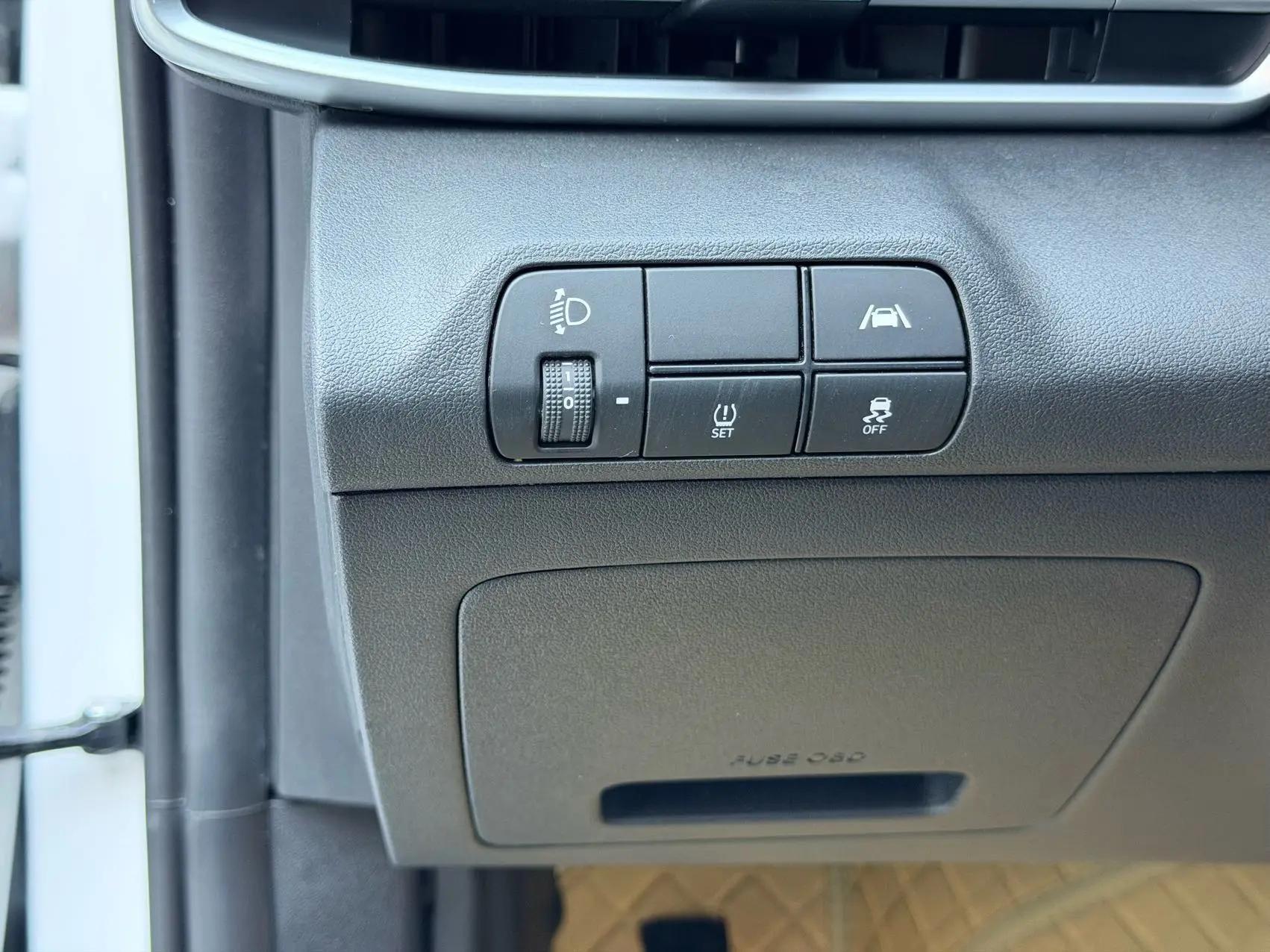 Elantra 2022 1.5L CVT LUX Premium Edition 6
