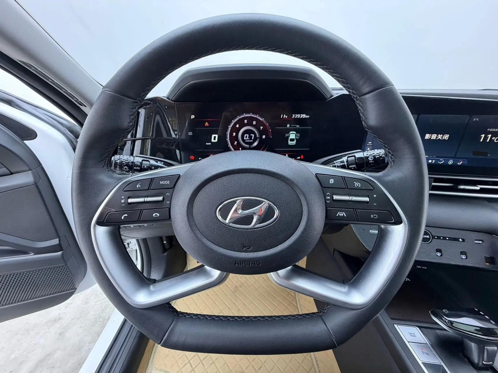 Elantra 2022 1.5L CVT LUX Premium Edition 8