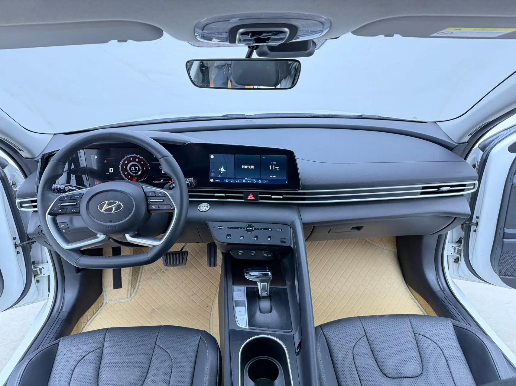 Elantra 2022 1.5L CVT LUX Premium Edition 9