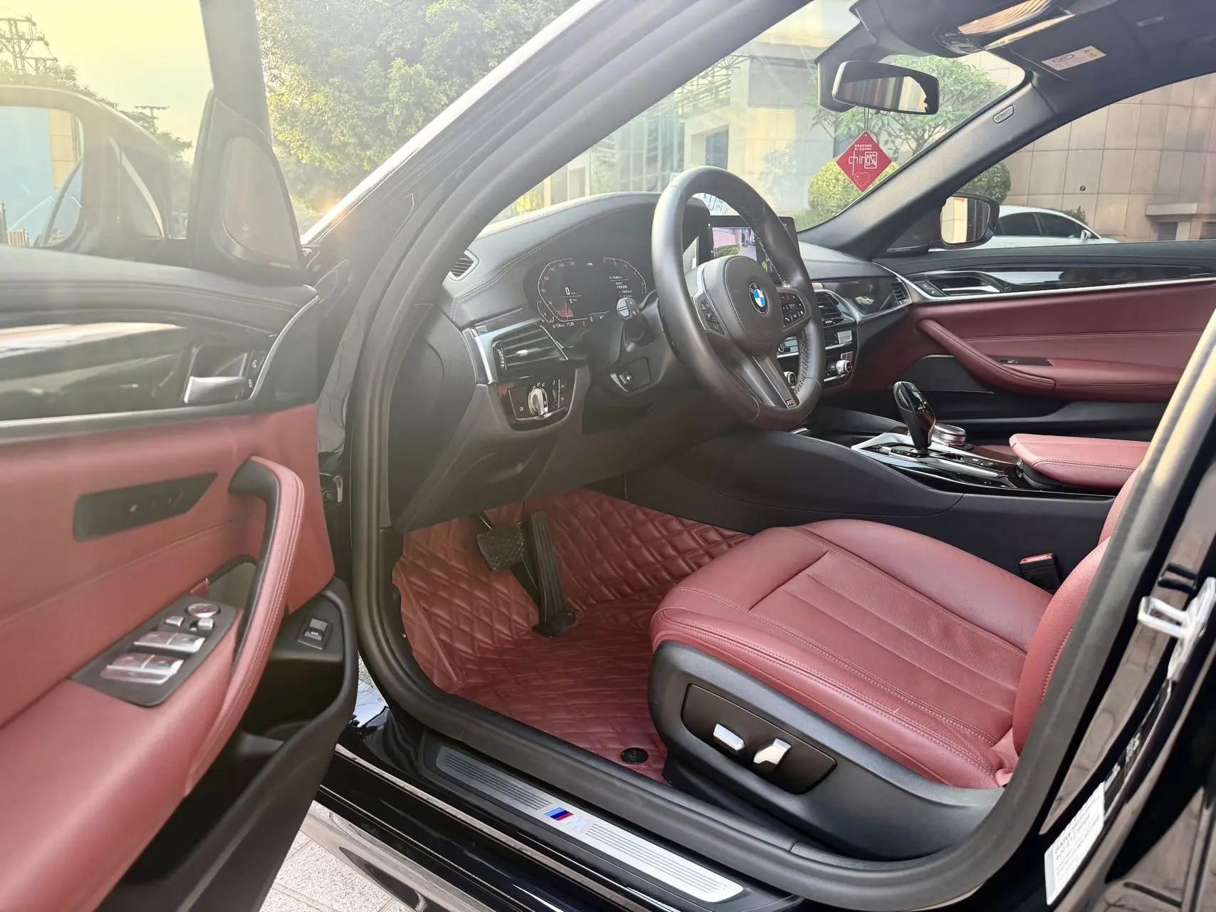 BMW 5 Series 2020 530Li Leading M Sports Suit 7