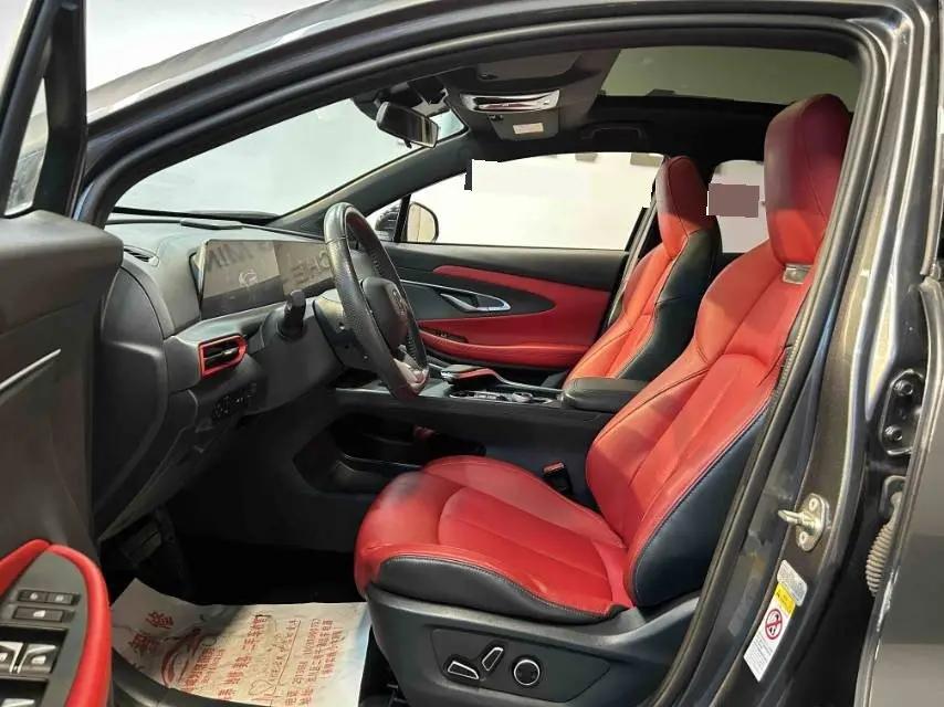 ChangAn UNI-T 2020 1.5T Honorable Model 3