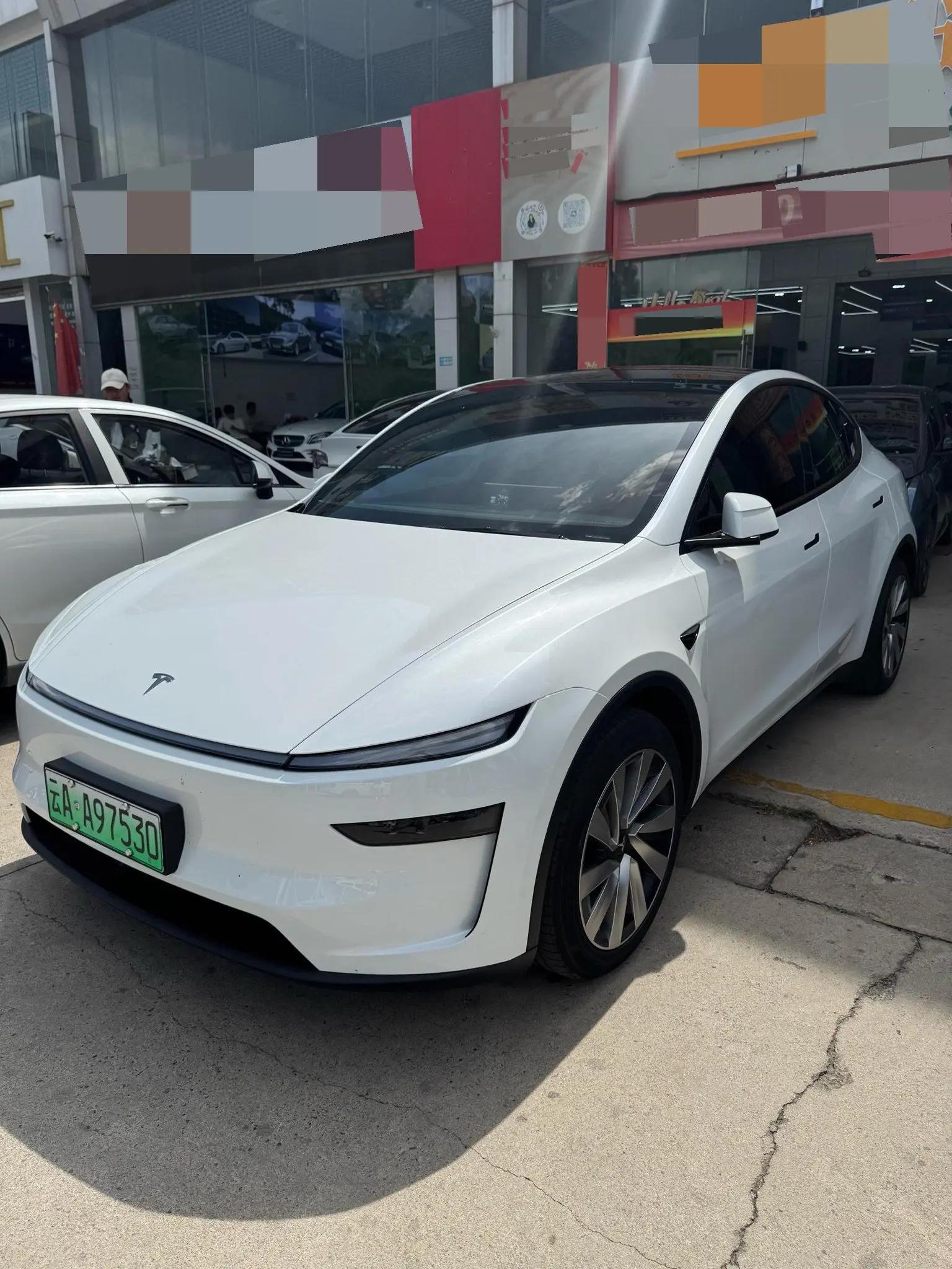 Tesla 2026 Model Y long endurance all-wheel drive version automatic transmission
