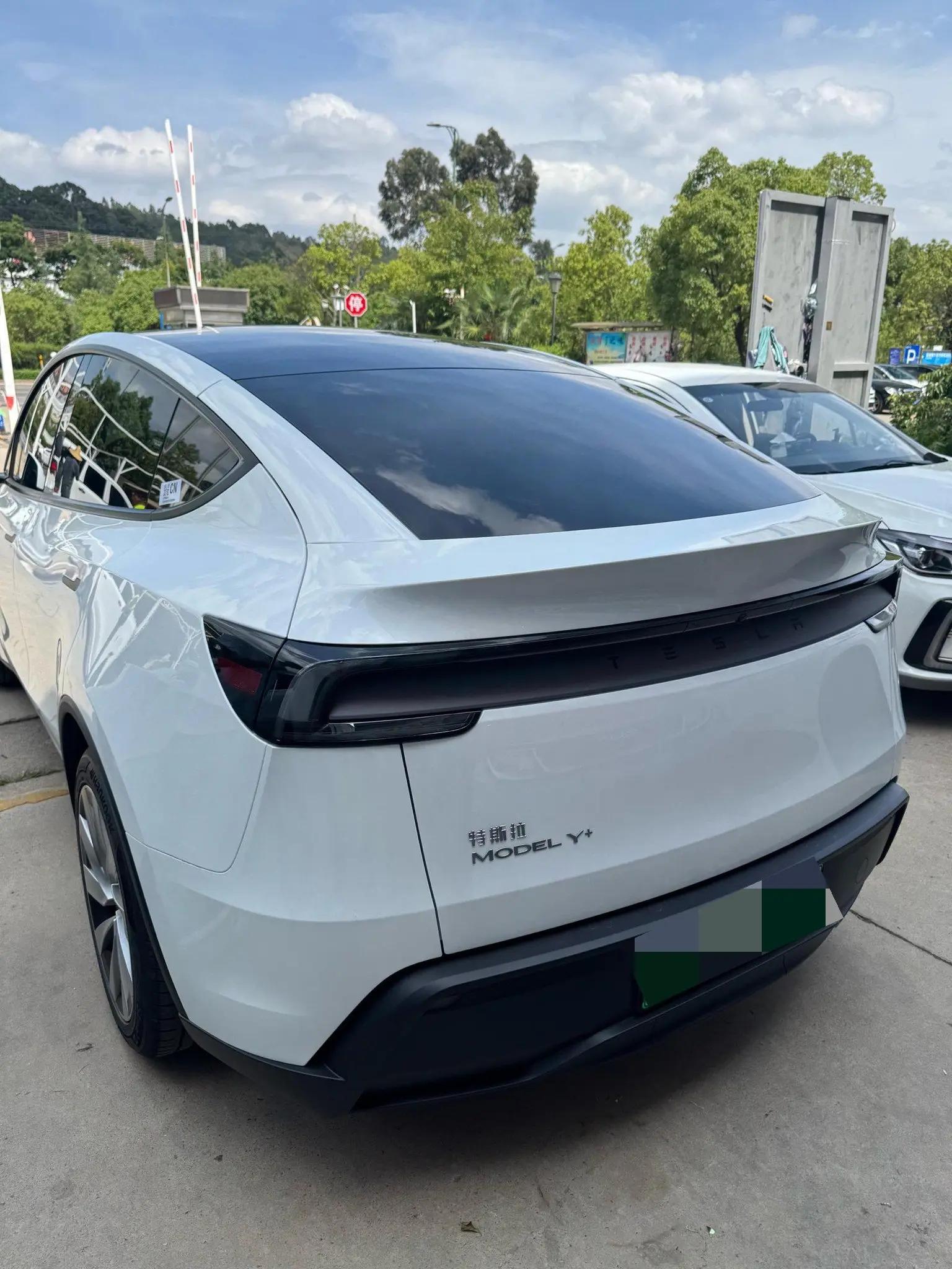 Tesla 2026 Model Y long endurance all-wheel drive version automatic transmission 10