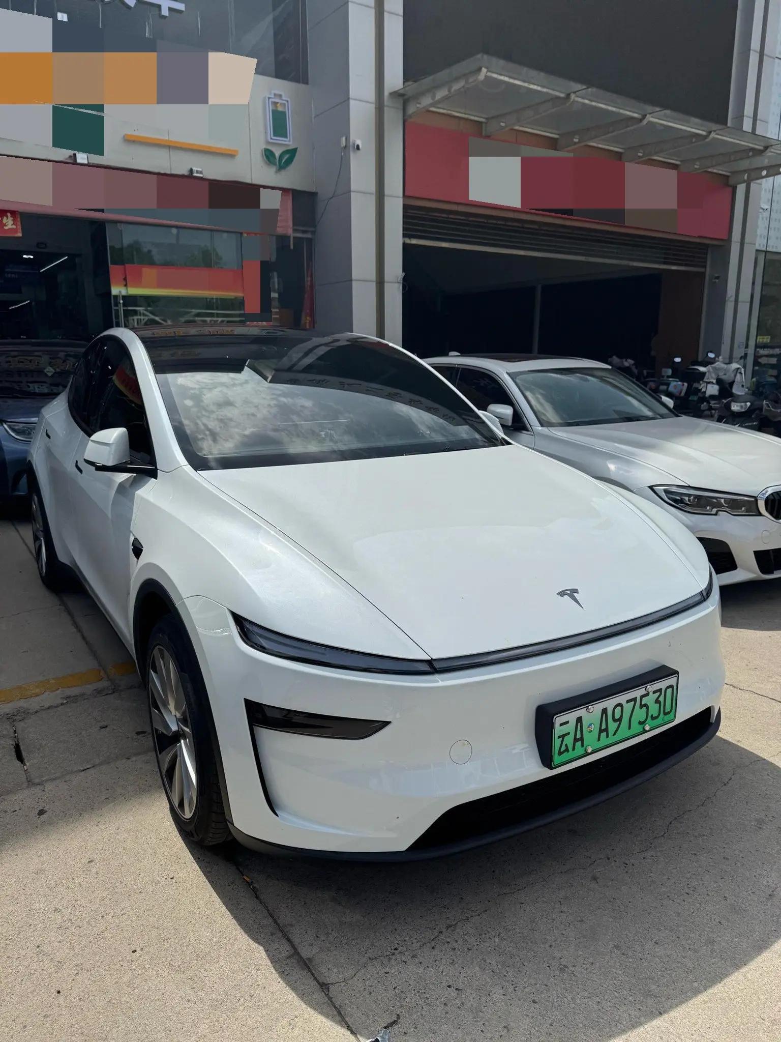 Tesla 2026 Model Y long endurance all-wheel drive version automatic transmission 3
