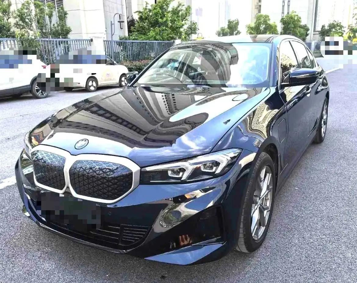 Открыть галерею: BMW 2025 i3 eDrive 35 L automatic gear