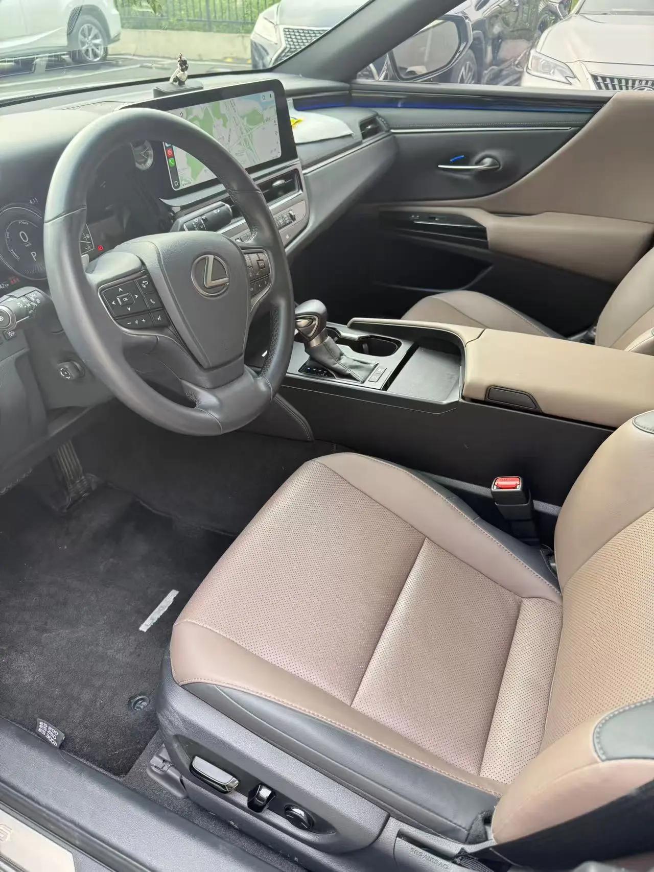 Lexus ES 2022 300h Premium Edition 4