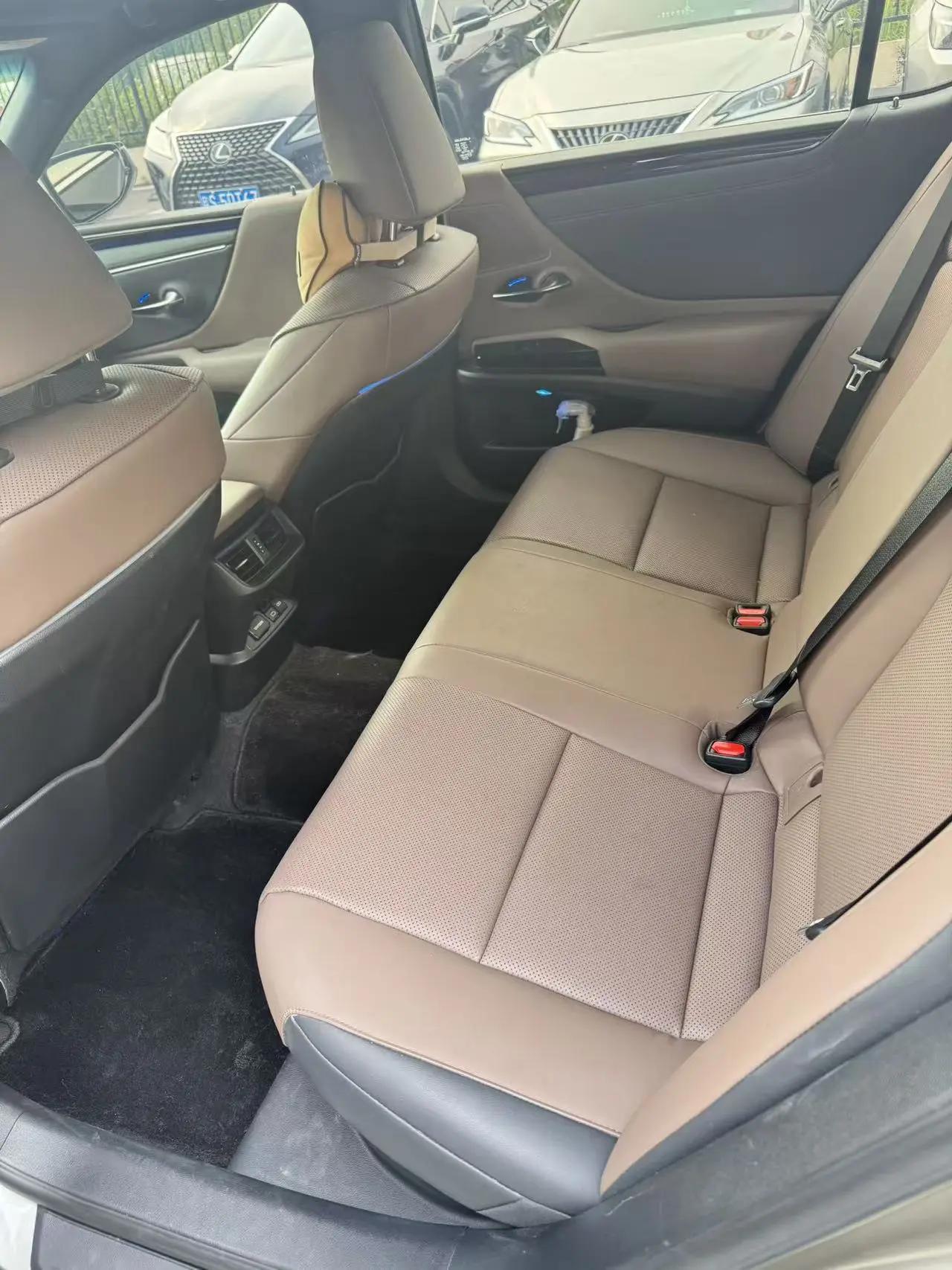 Lexus ES 2022 300h Premium Edition 5