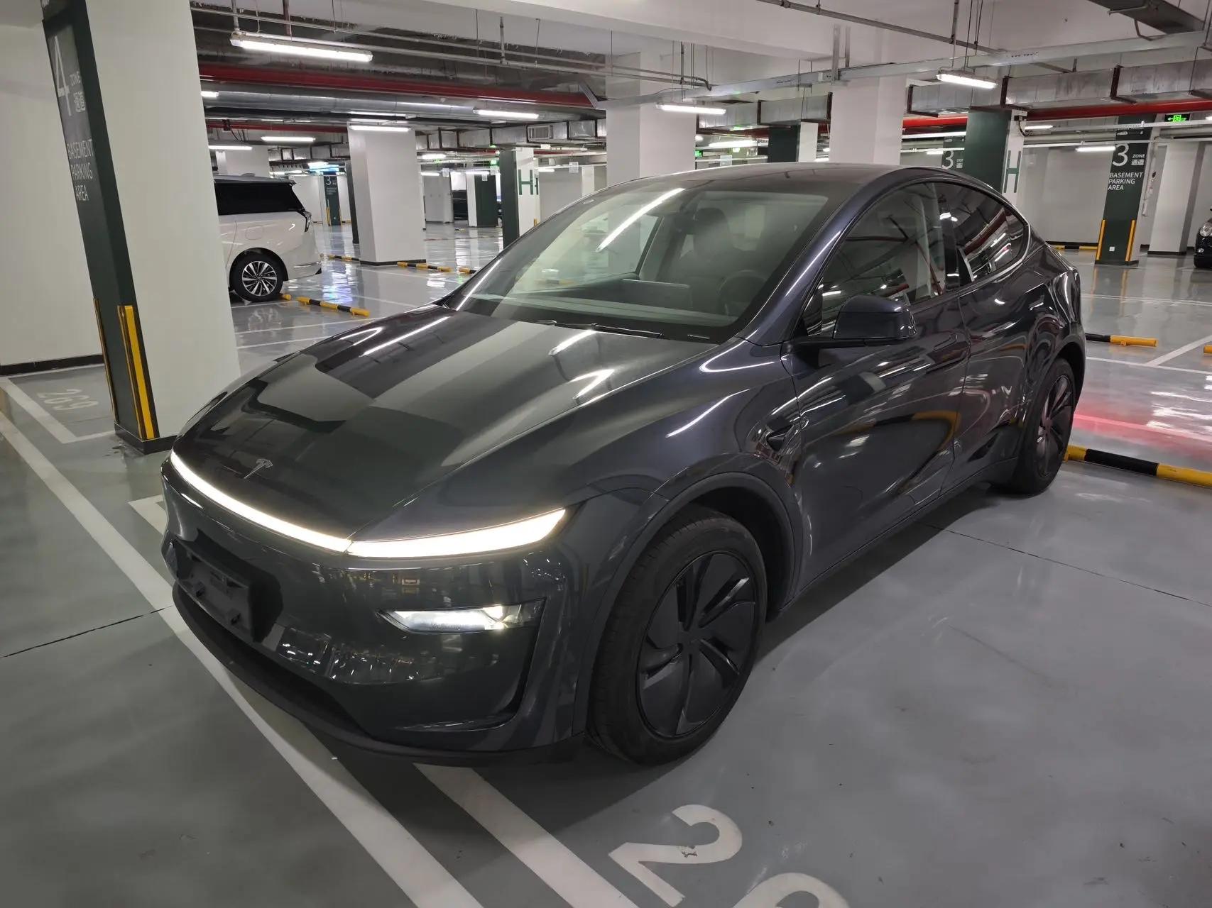 Tesla 2025 Model Y Rear-Wheel Drive Automatic
