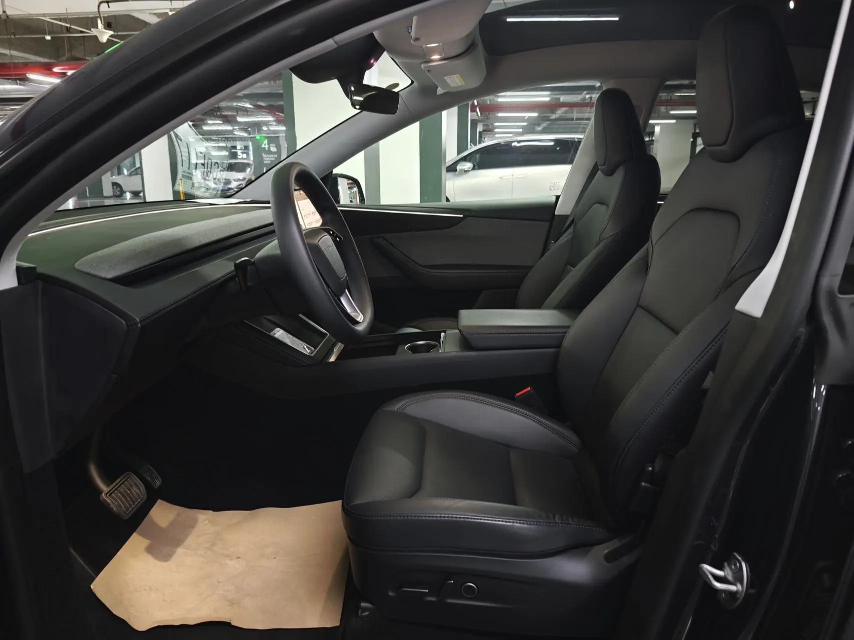 Tesla 2025 Model Y Rear-Wheel Drive Automatic 4