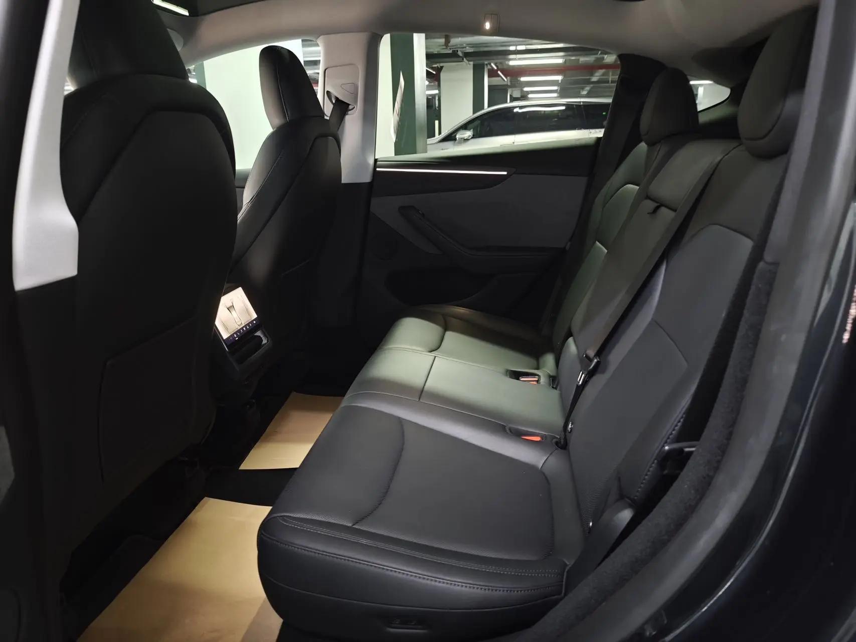 Tesla 2025 Model Y Rear-Wheel Drive Automatic 5