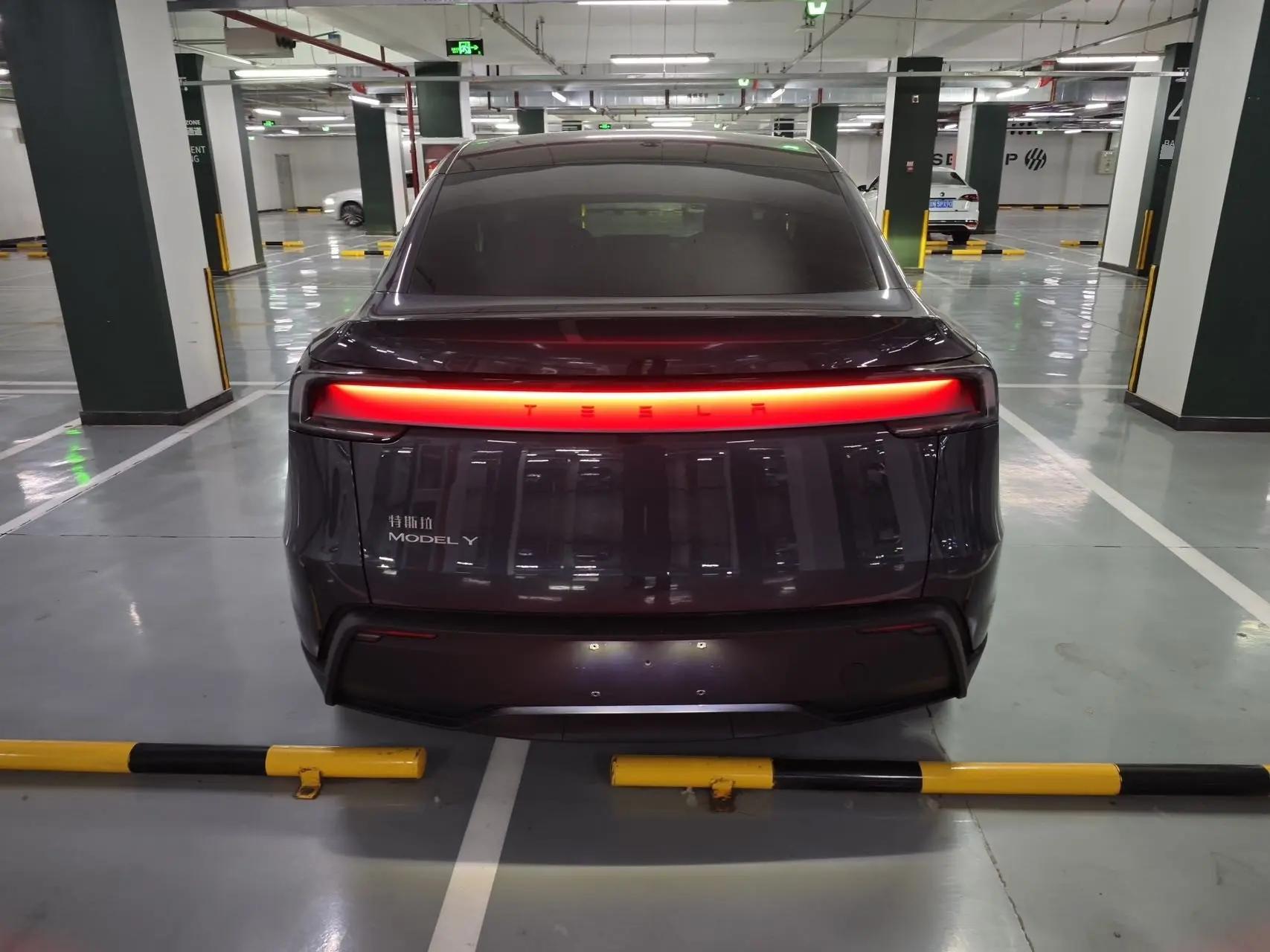 Tesla 2025 Model Y Rear-Wheel Drive Automatic 9