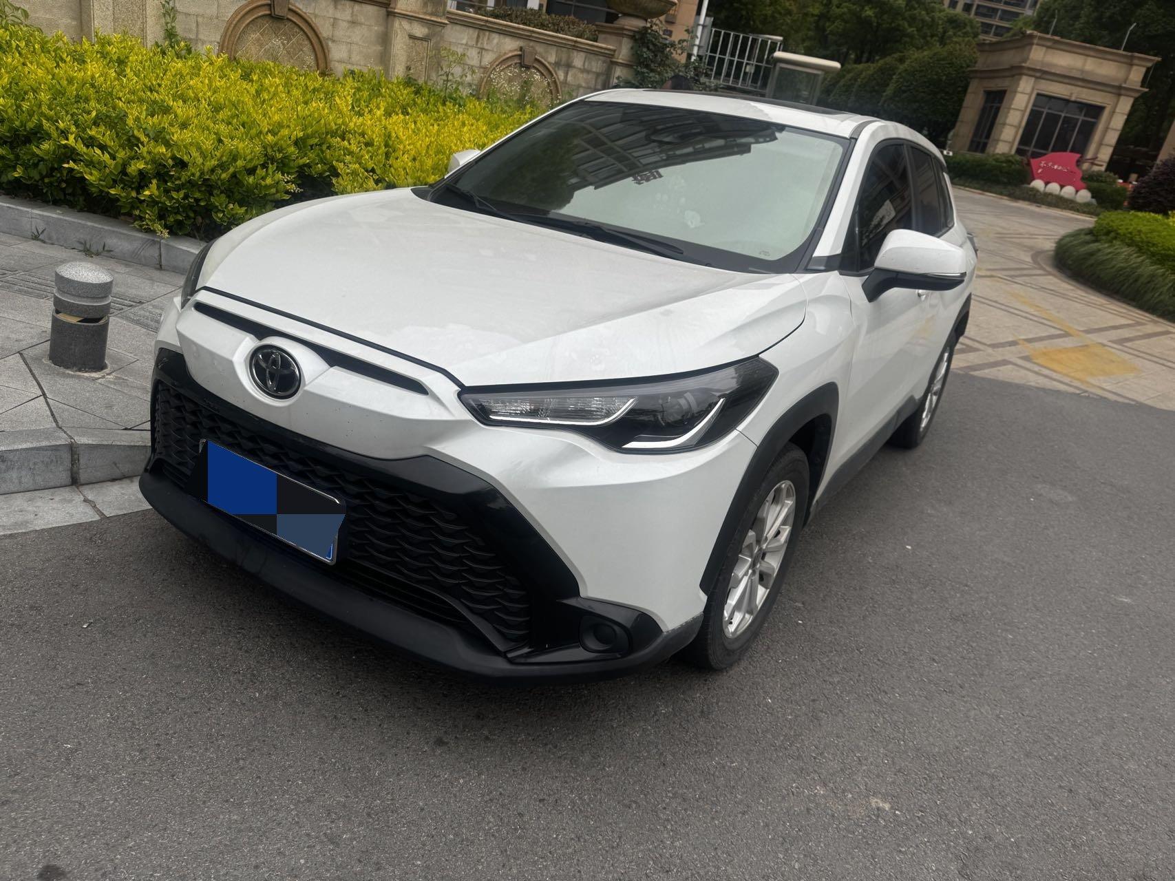 Open image lightbox: Toyota 2023 model Frontlander 2.0 CVT Elite Edition, automatic transmission